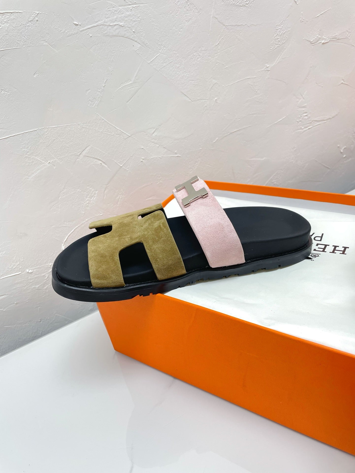 CHYPRE SANDAL ARMY GREEN MIX PASTEL PINK SUEDE WITH H BUCKLE