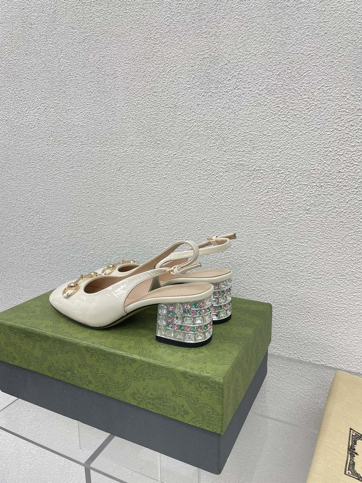 GG WOMEN'S HORSEBIT SLINGBACK IN WHITE CALFSKIN WITH RHINSTONES