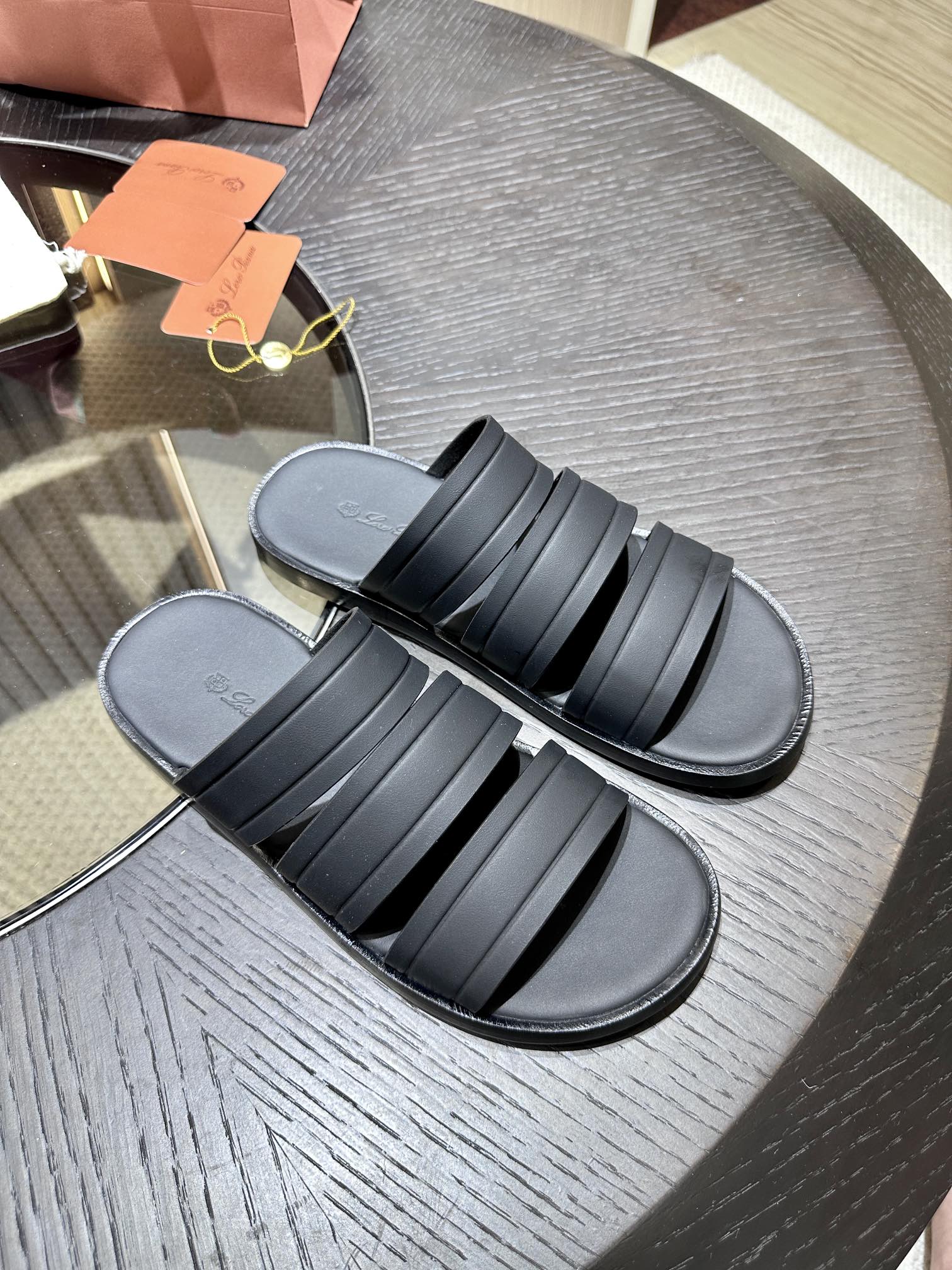 LP NAHA SANDAL BLACK LAMBSKIN