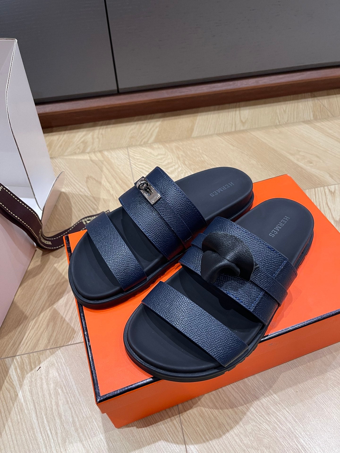 HM 25 Jackson Sandal Dark Blue Grained Calfskin