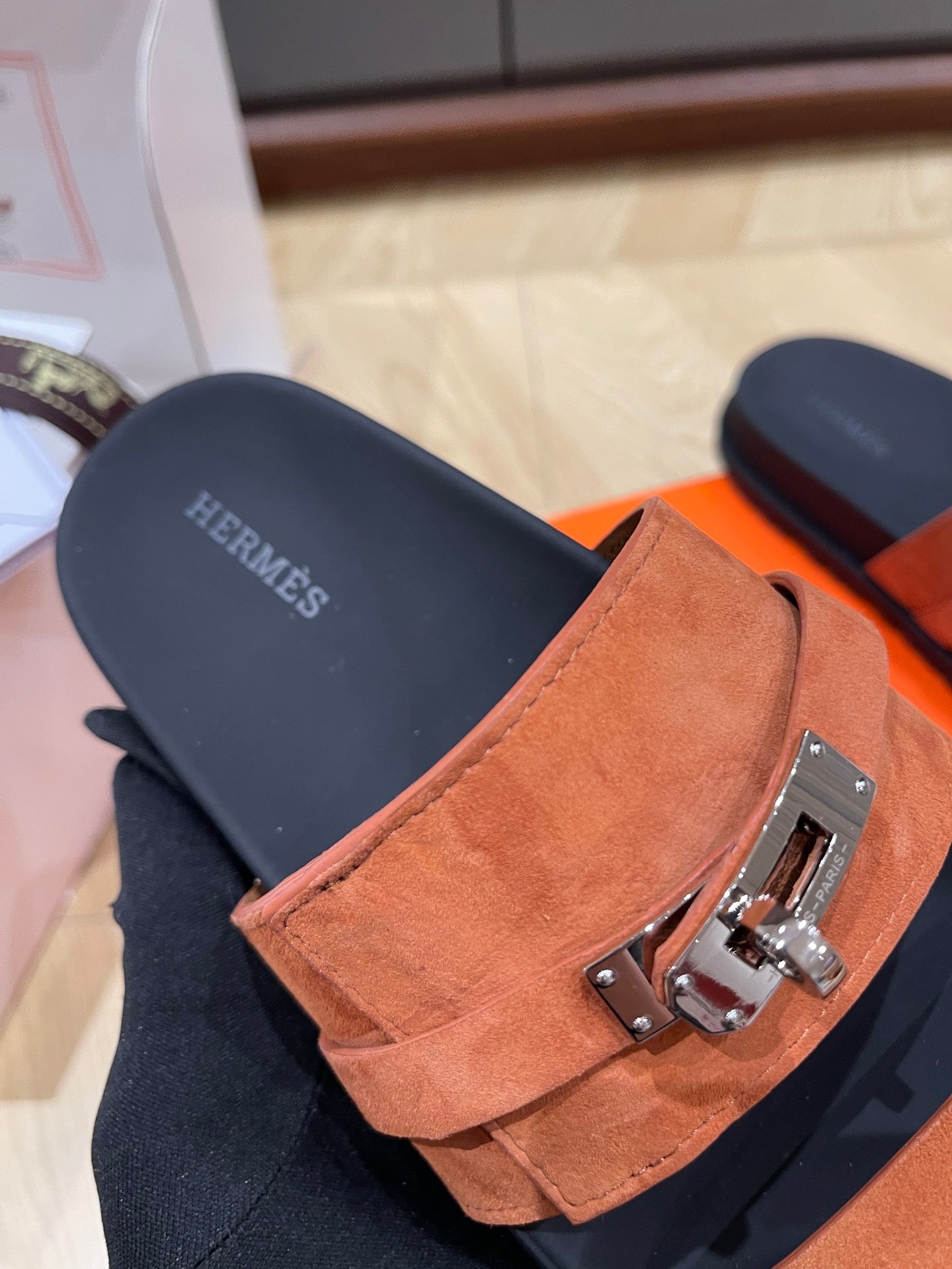 HM 25 Jackson Sandal Brown Suede Calfskin