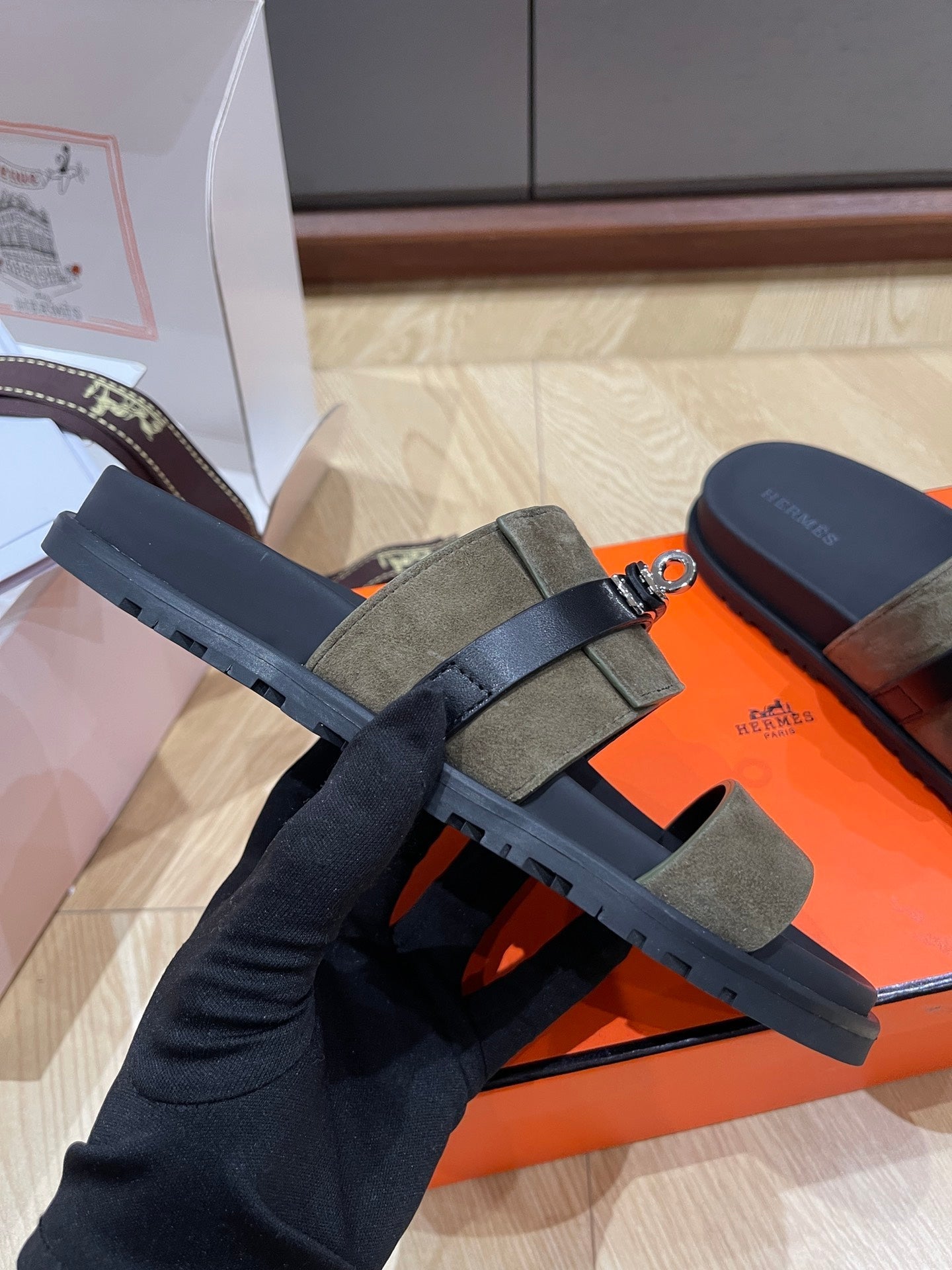 HM 25 Jackson Sandal Khaki Suede Black Calfskin