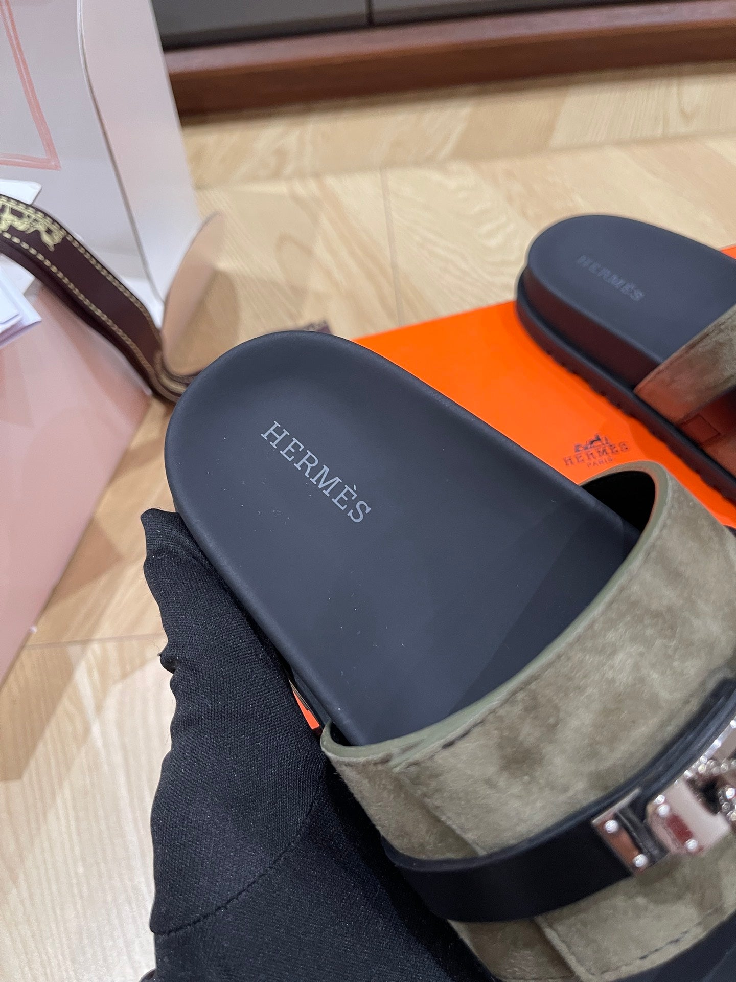 HM 25 Jackson Sandal Khaki Suede Black Calfskin