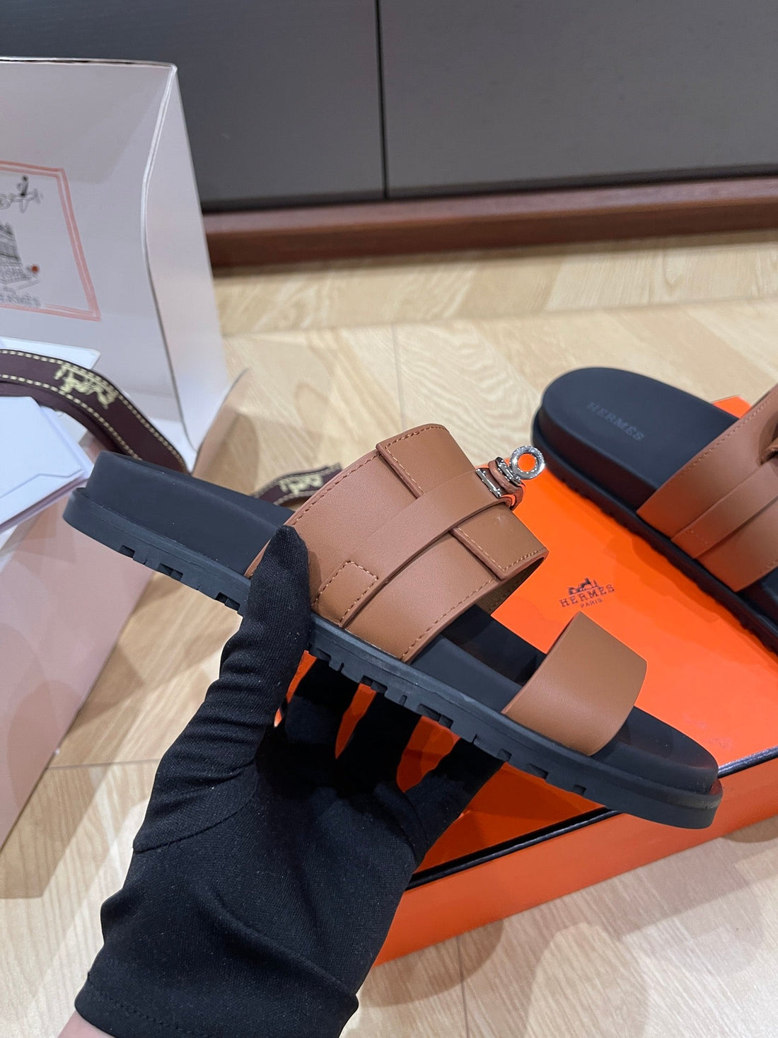 HM 25 Jackson Sandal Brown Black Calfskin