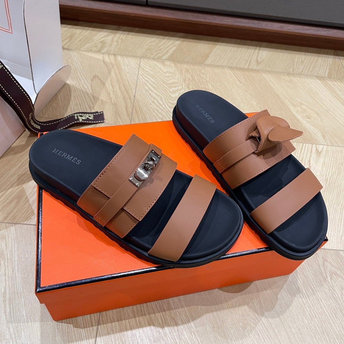 HM 25 Jackson Sandal Brown Black Calfskin