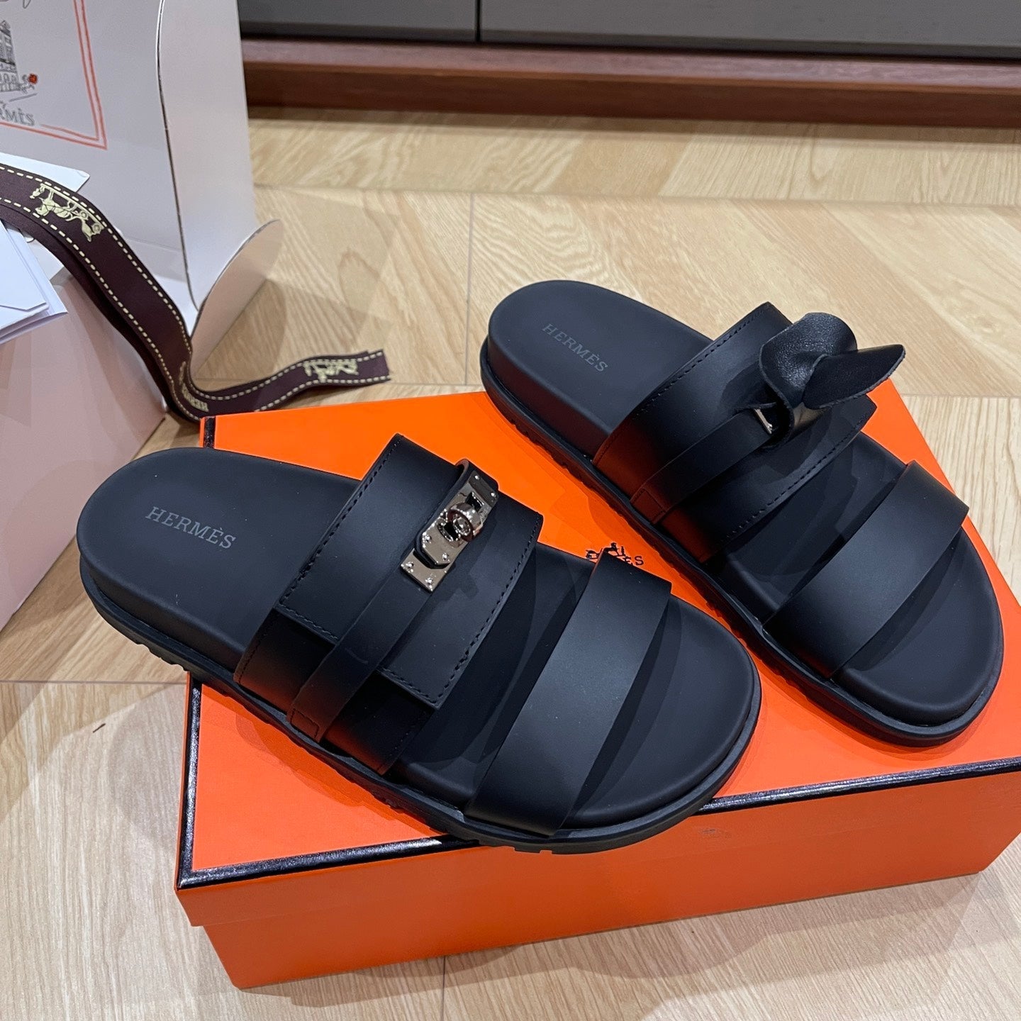 HM 25 Jackson Sandal Black Calfskin