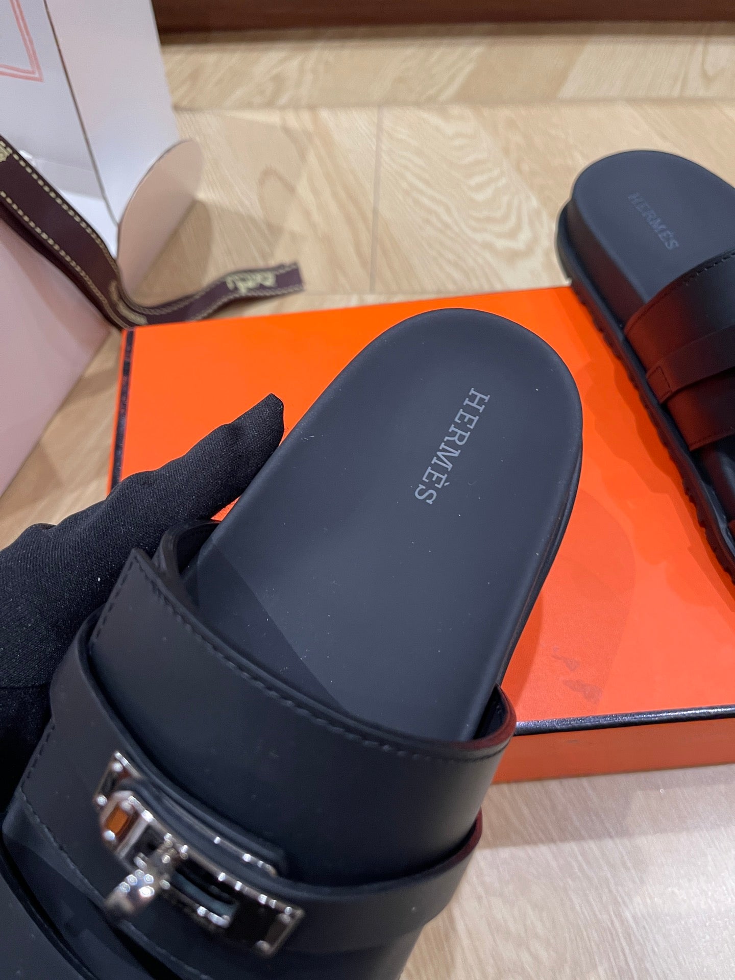 HM 25 Jackson Sandal Black Calfskin