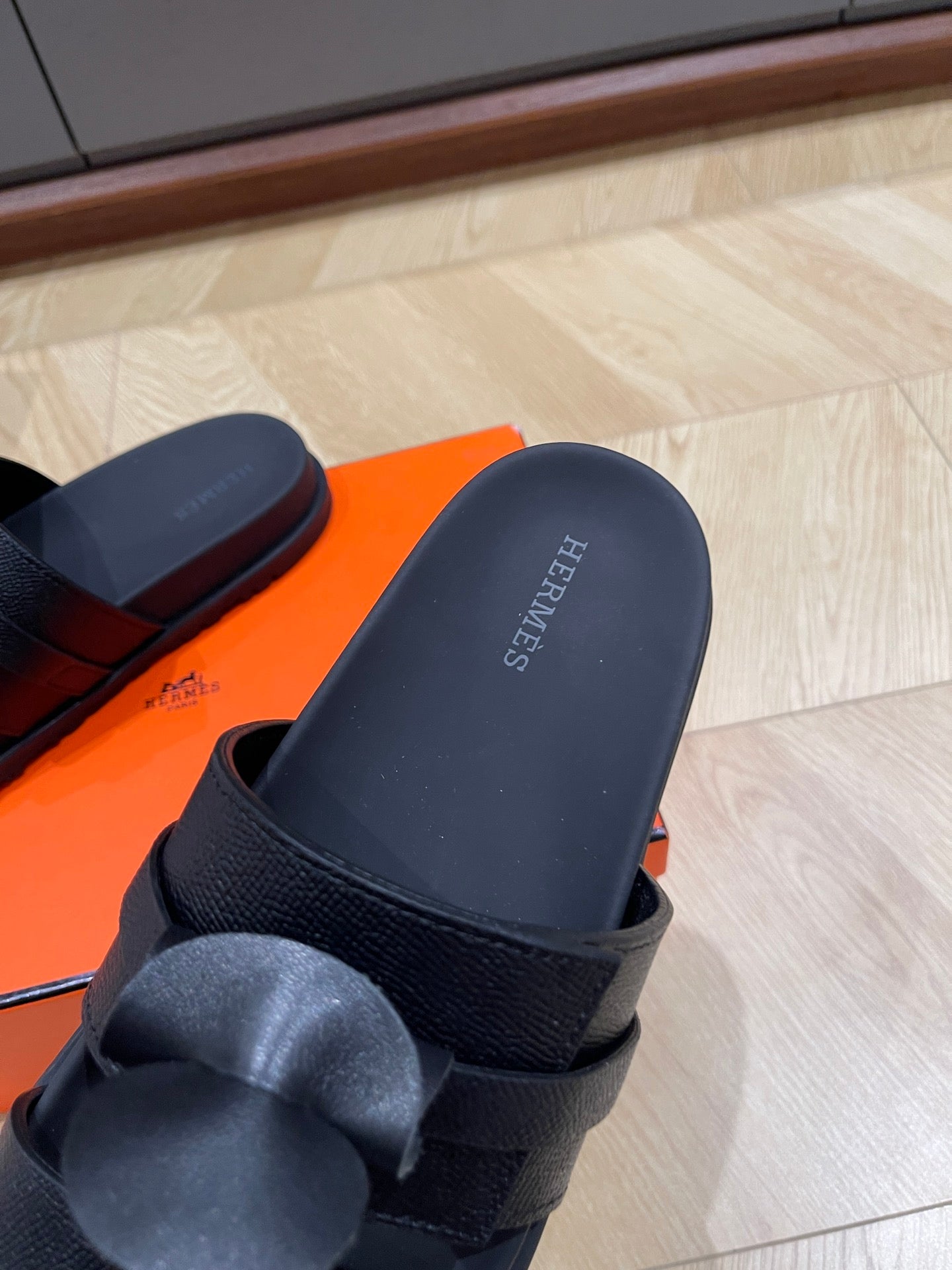 HM 25 Jackson Sandal Black Grained Calfskin