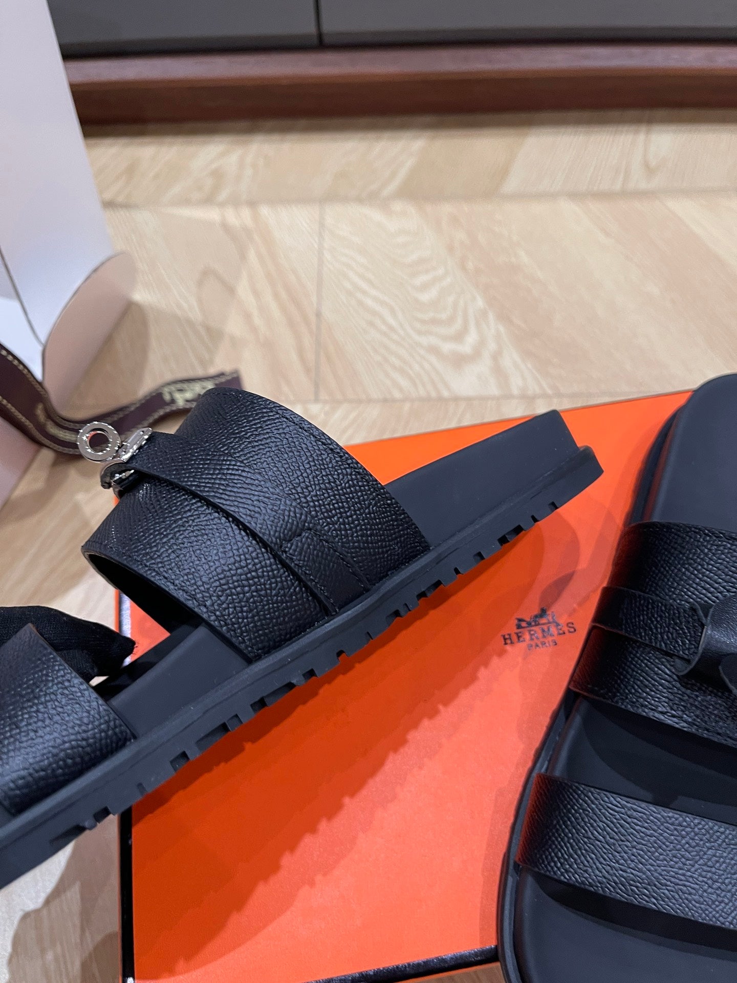 HM 25 Jackson Sandal Black Grained Calfskin