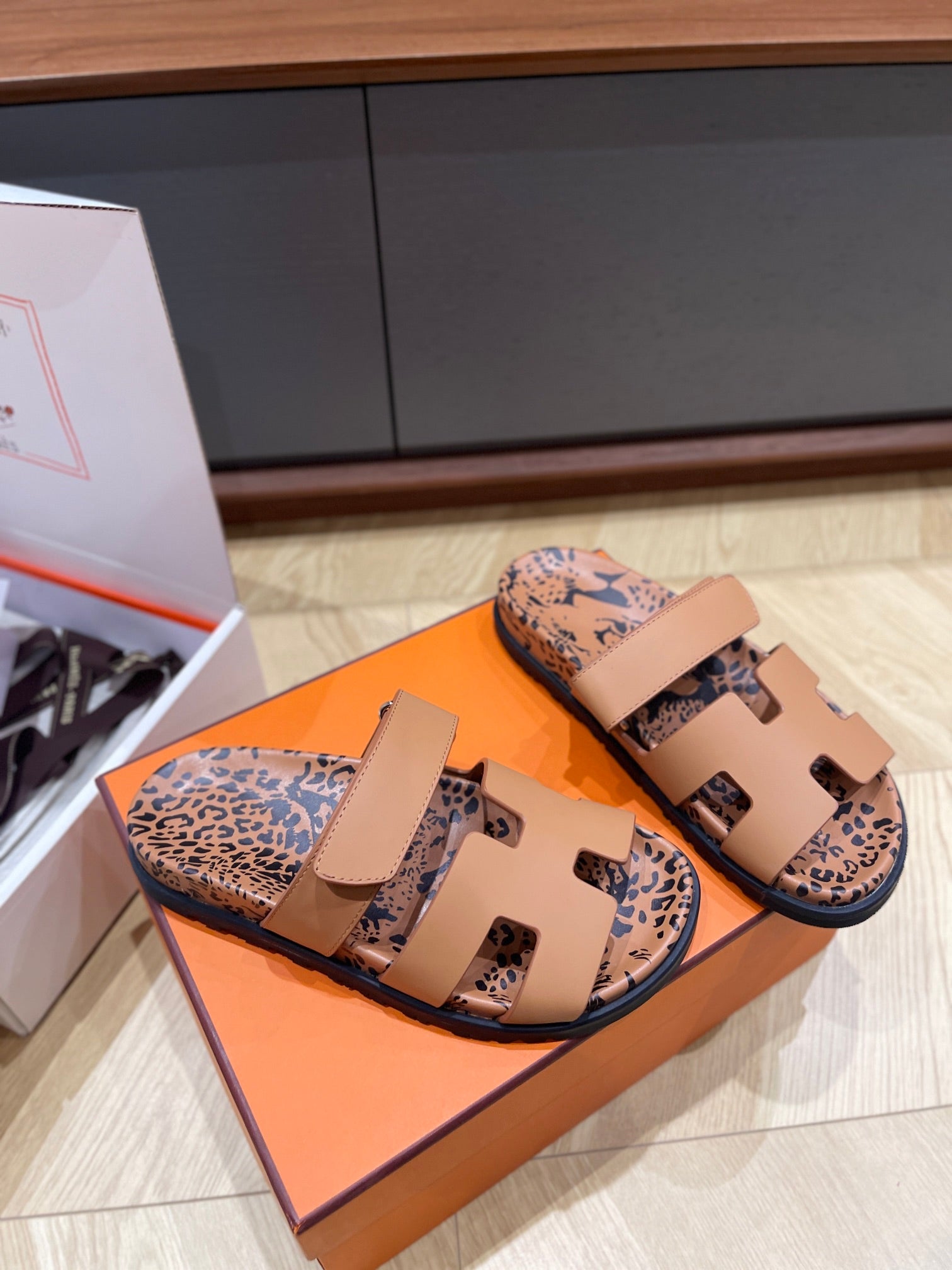 HM 25 Chypre Sandal Calfskin 245700