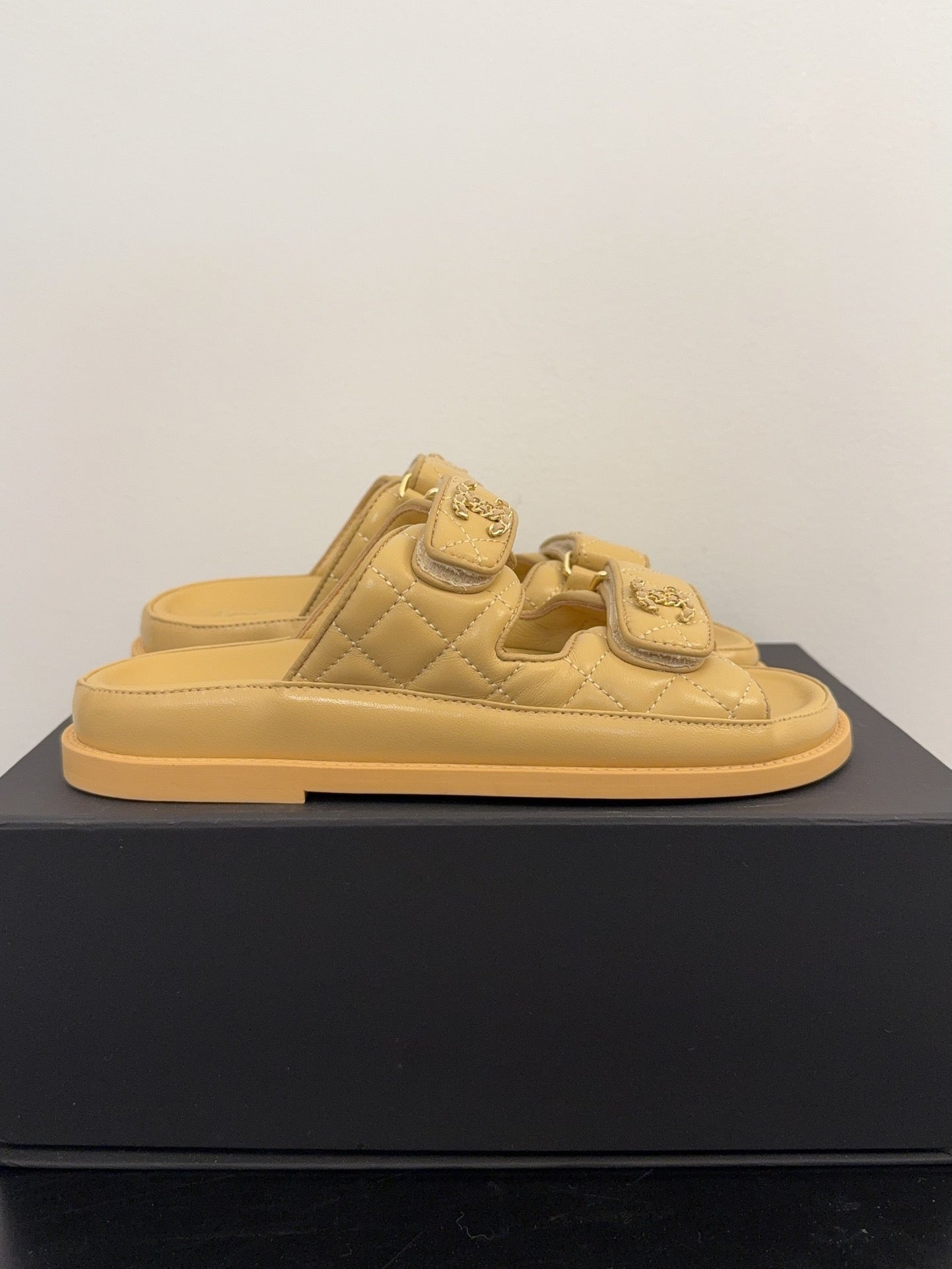 CC 25 Dad Sandal Mule Beige Calfskin