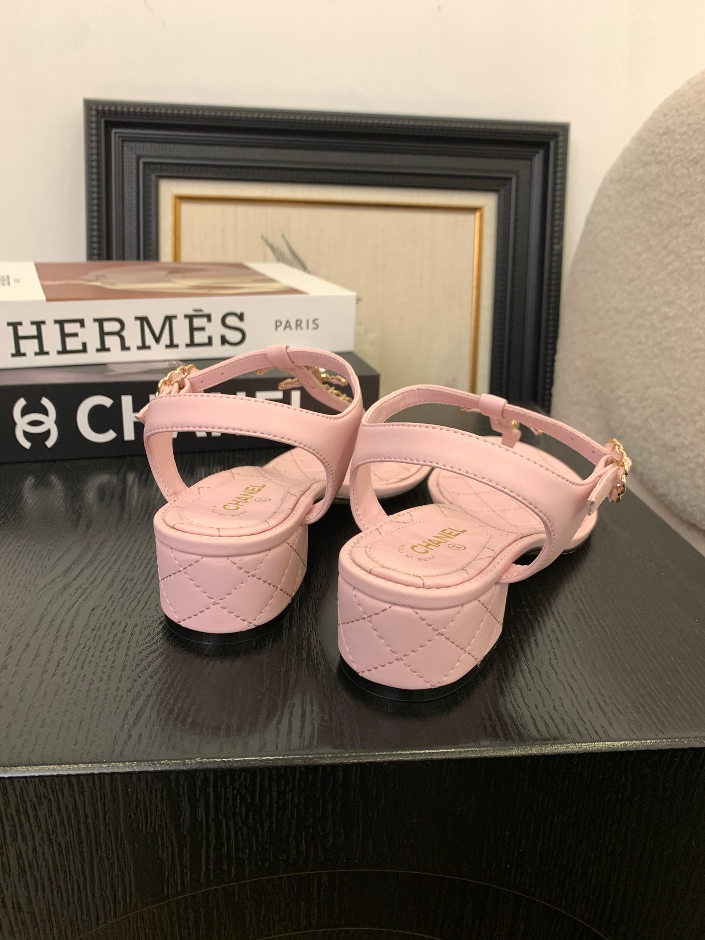 CC 25 Thong Sandal Double C Leather