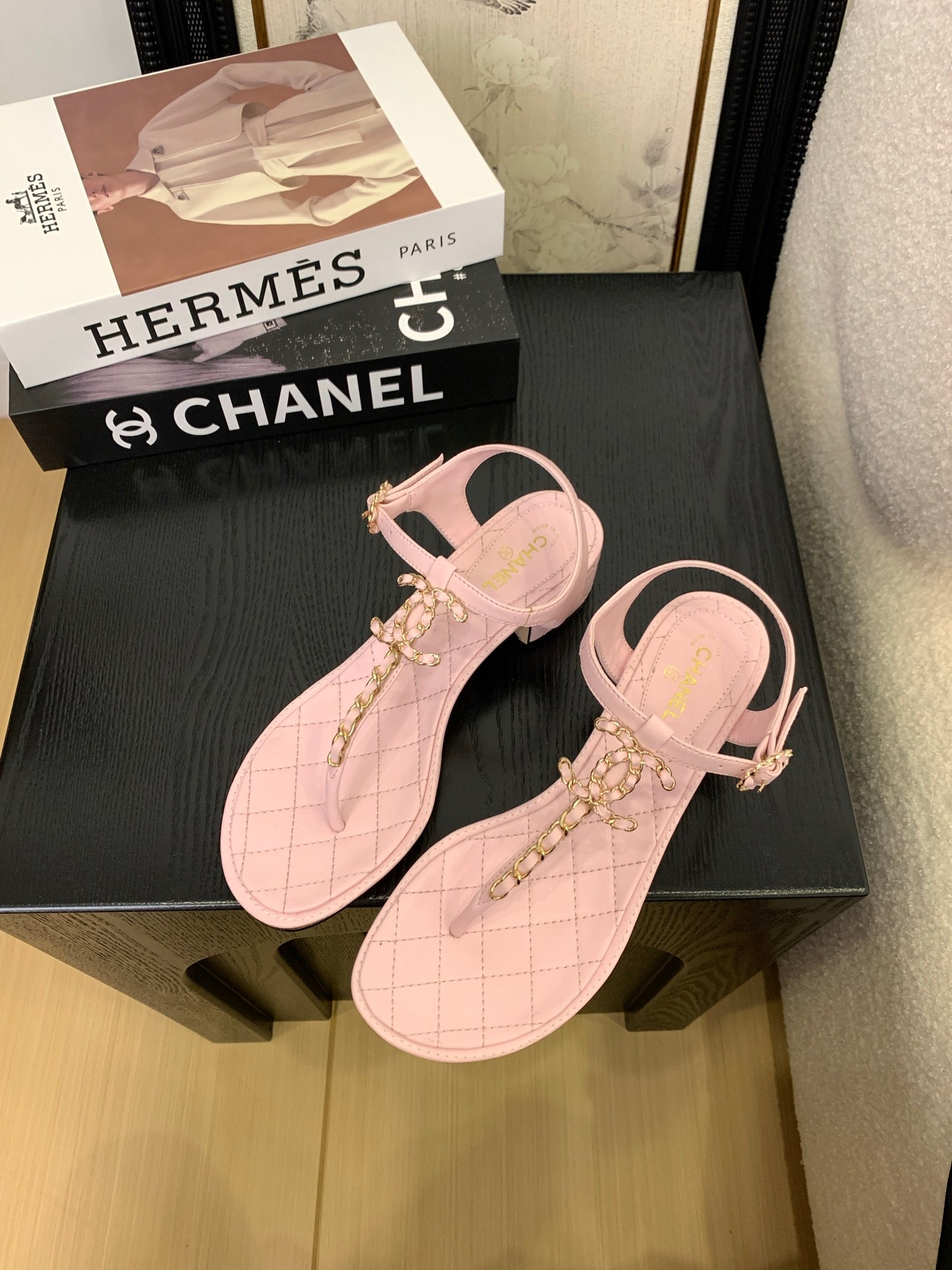 CC 25 Thong Sandal Double C Leather