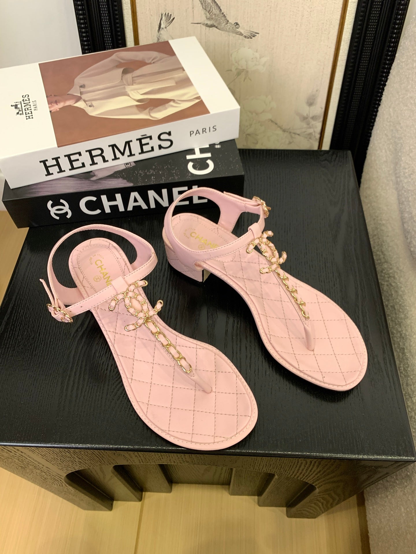 CC 25 Thong Sandal Double C Leather