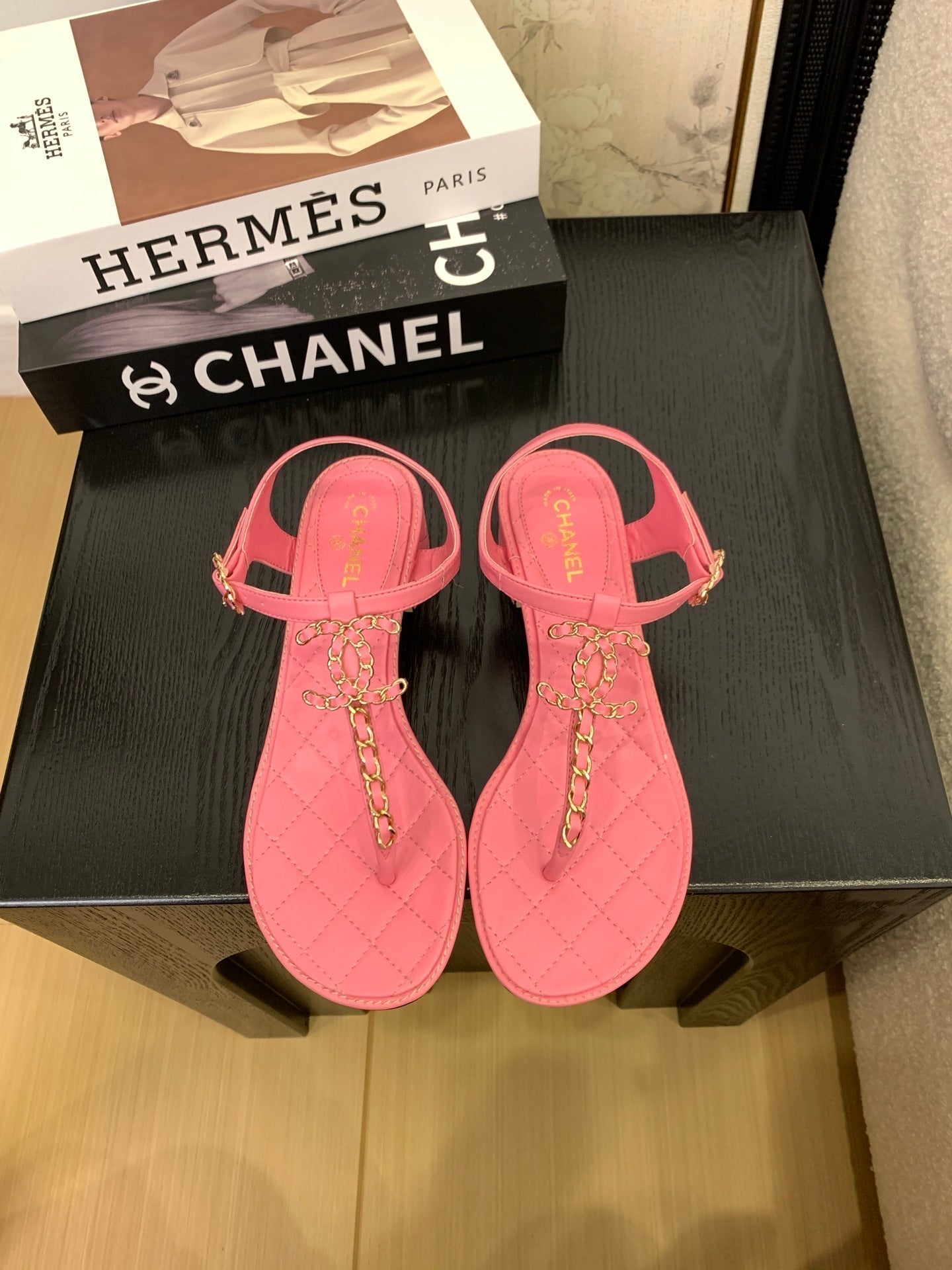 CC 25 Thong Sandal Double C Leather