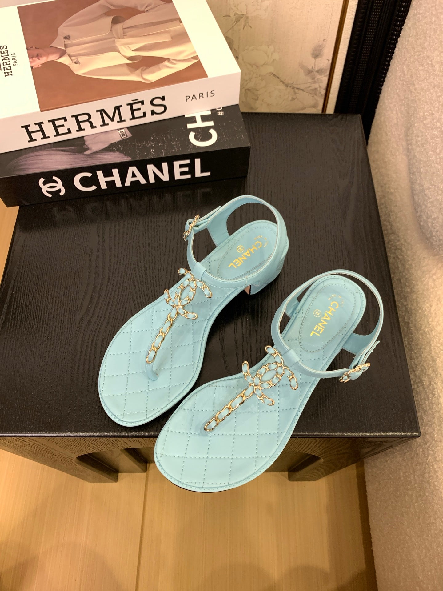 CC 25 Thong Sandal Double C Leather