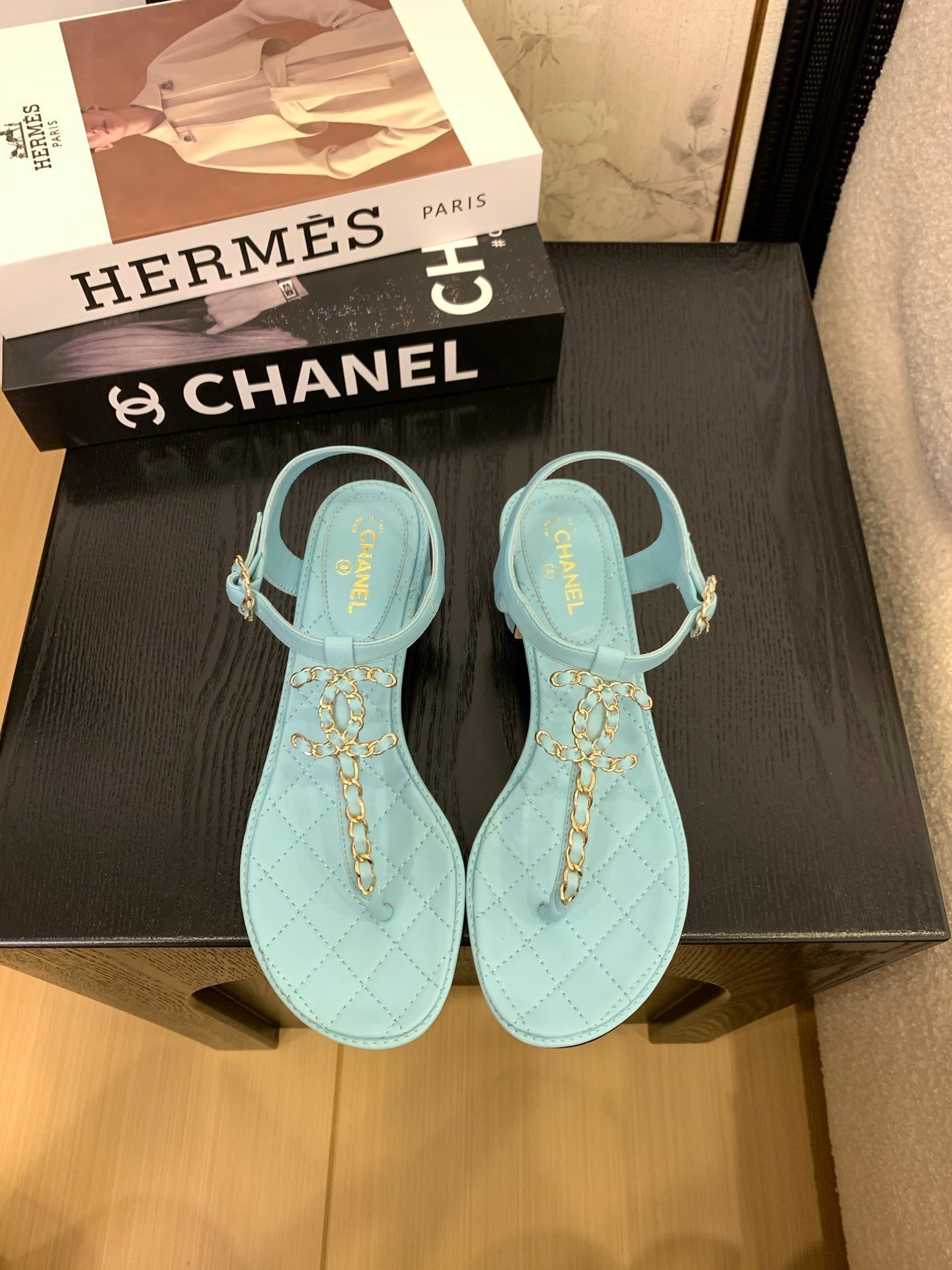 CC 25 Thong Sandal Double C Leather