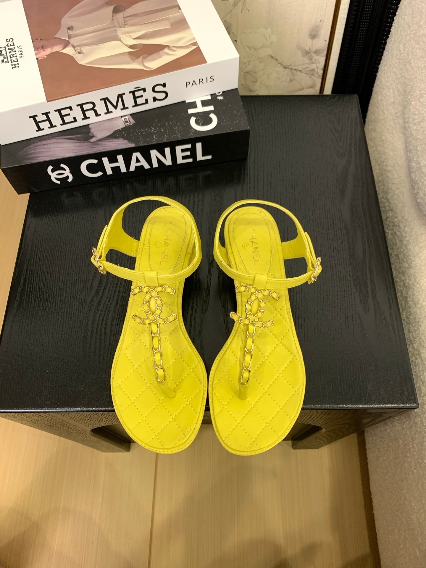 CC 25 Thong Sandal Double C Leather