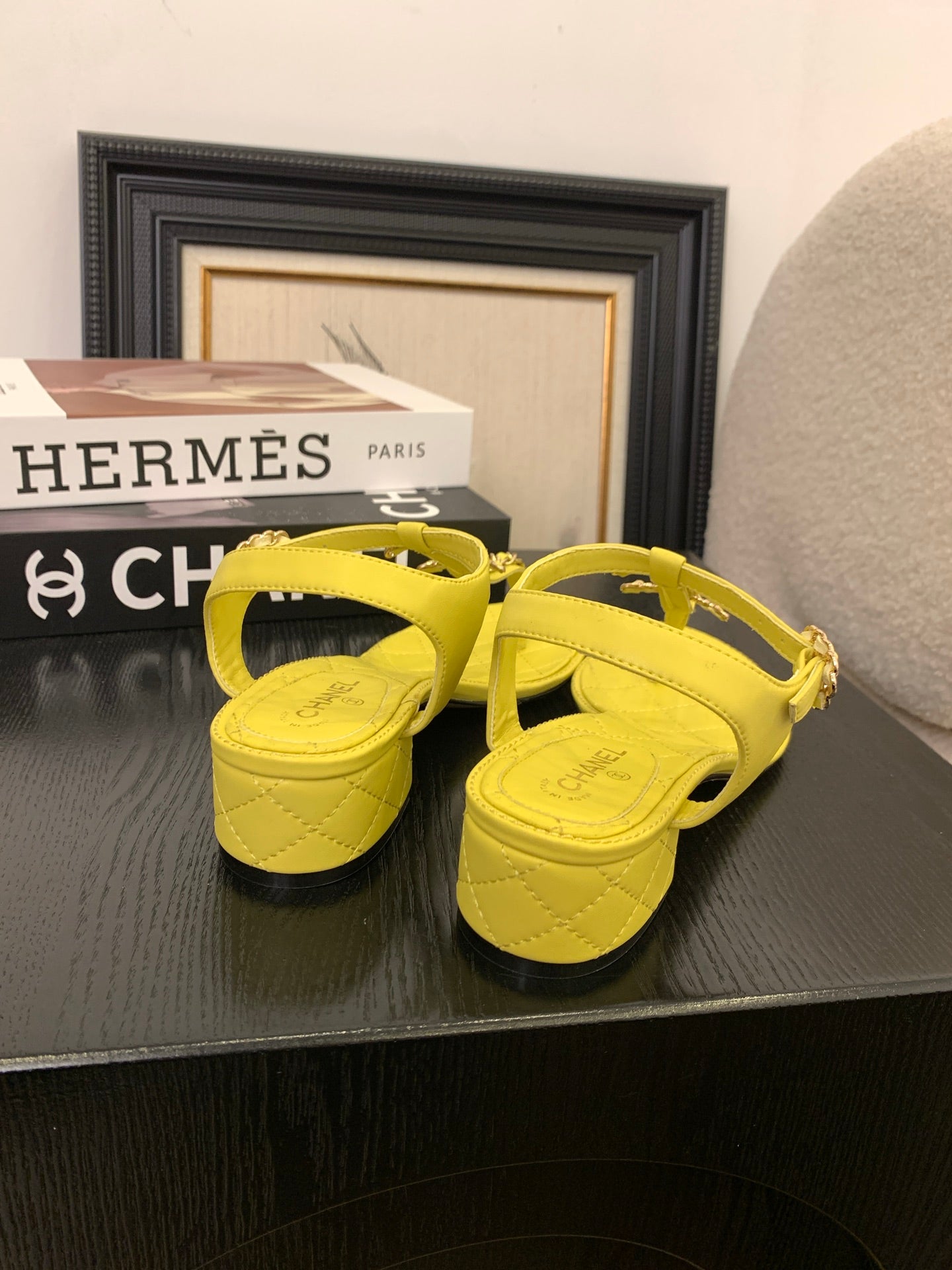 CC 25 Thong Sandal Double C Leather