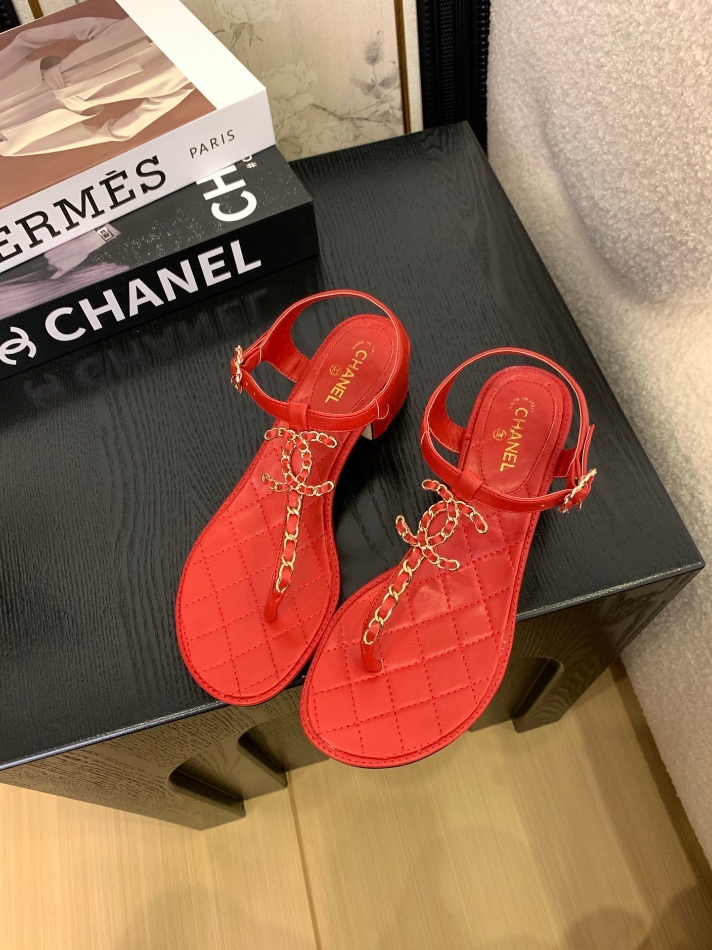 CC 25 Thong Sandal Double C Leather