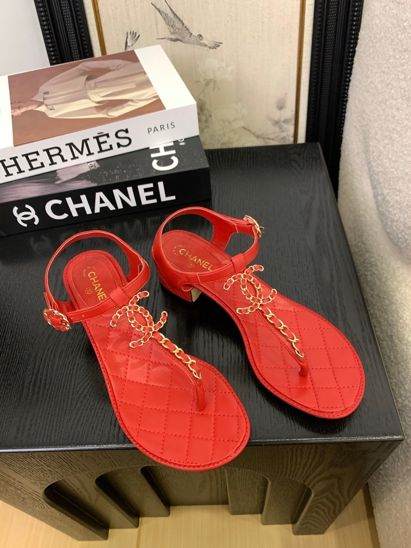 CC 25 Thong Sandal Double C Leather