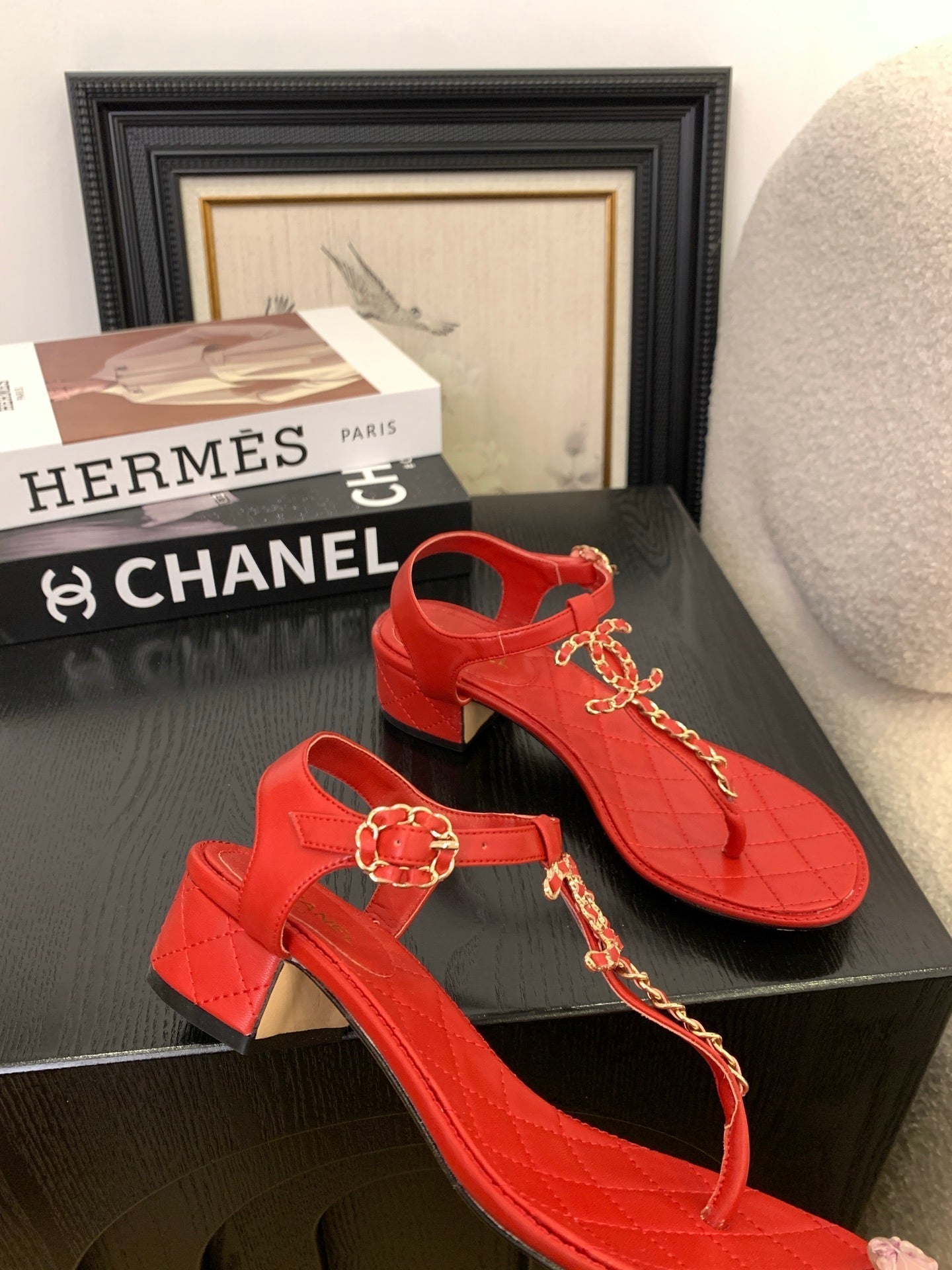 CC 25 Thong Sandal Double C Leather