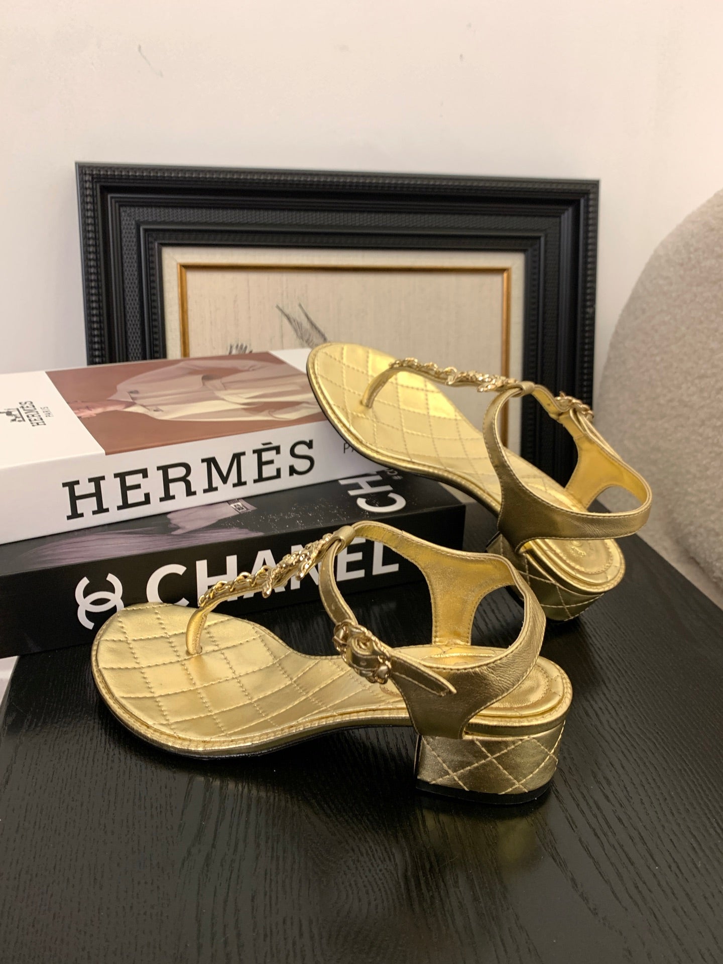 CC 25 Thong Sandal Double C Leather