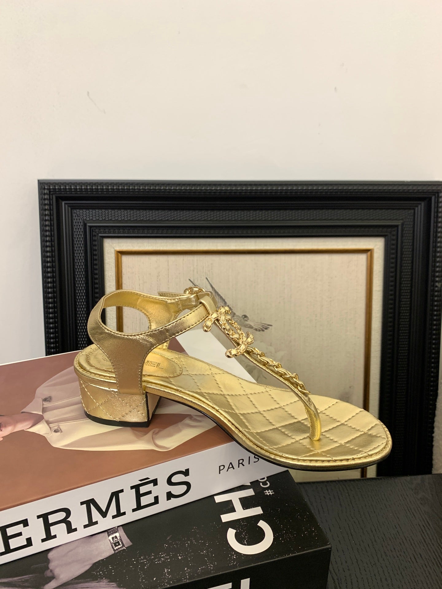 CC 25 Thong Sandal Double C Leather