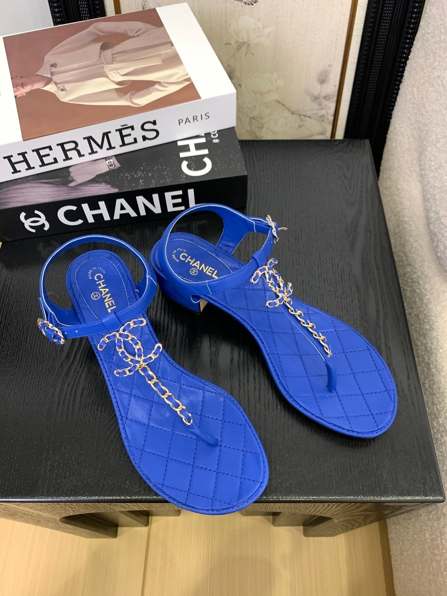 CC 25 Thong Sandal Double C Leather