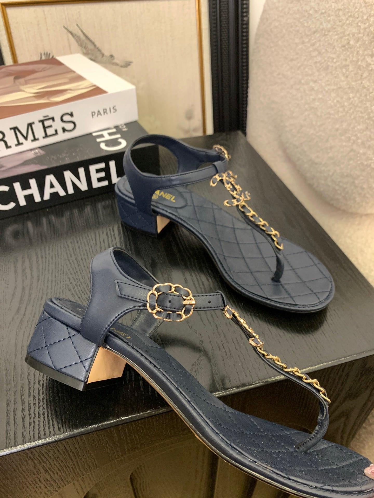 CC 25 Thong Sandal Double C Leather