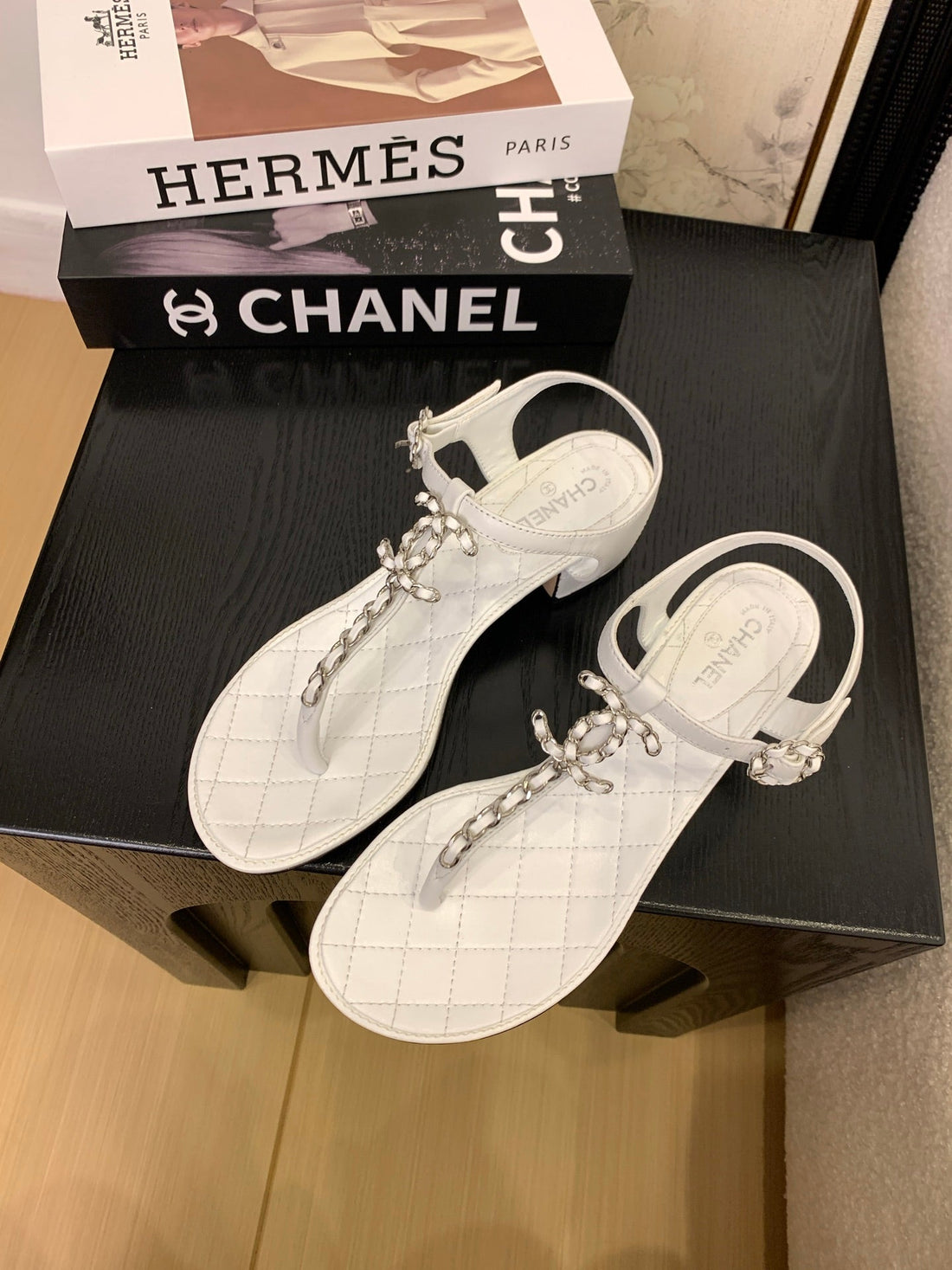 CC 25 Thong Sandal Double C Leather