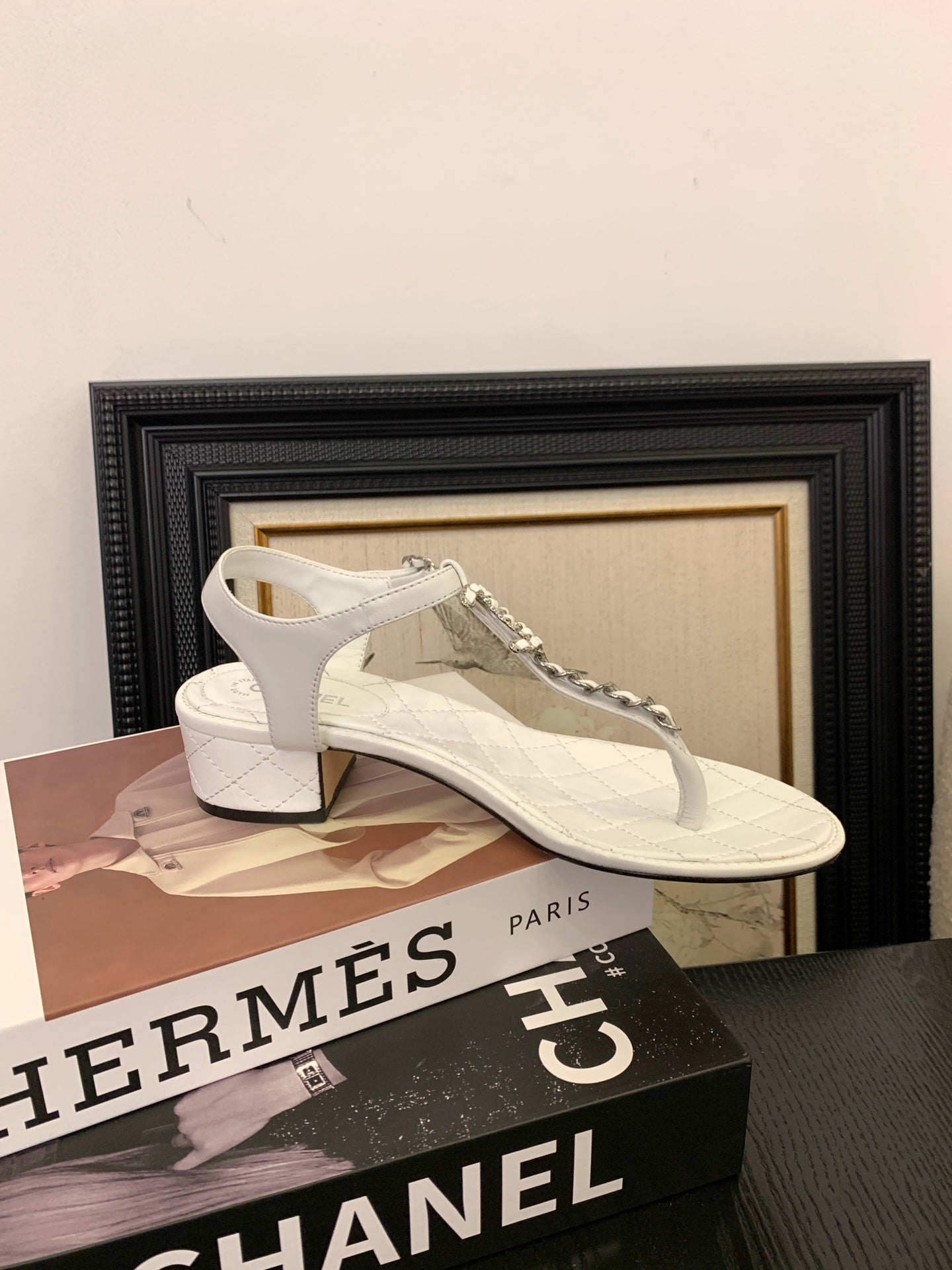 CC 25 Thong Sandal Double C Leather