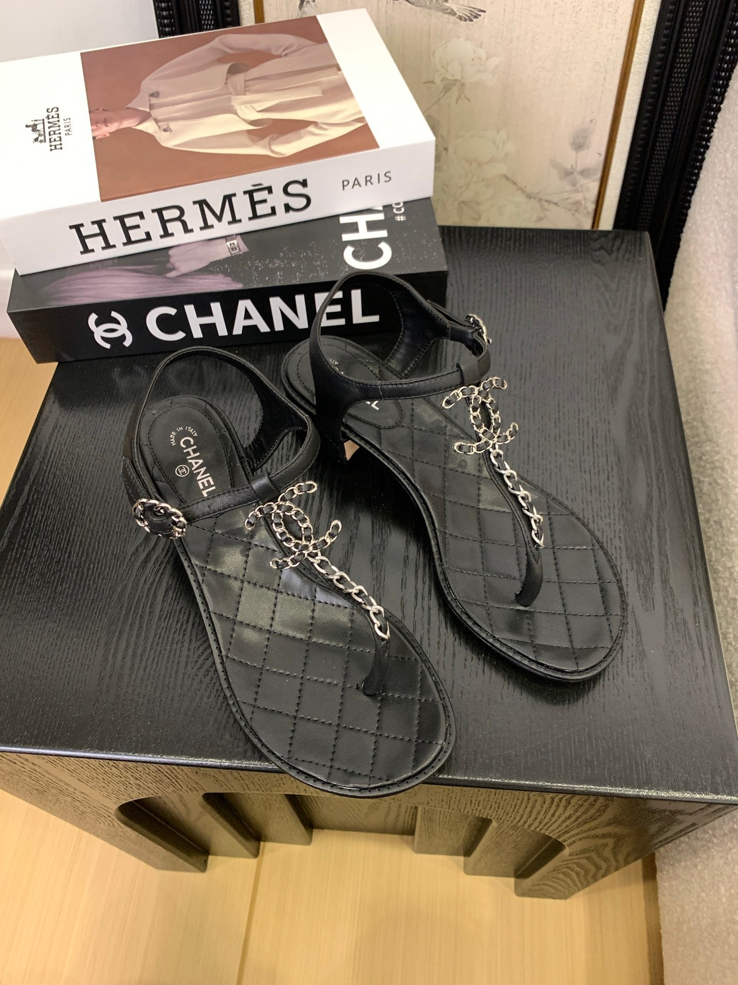 CC 25 Thong Sandal Double C Leather