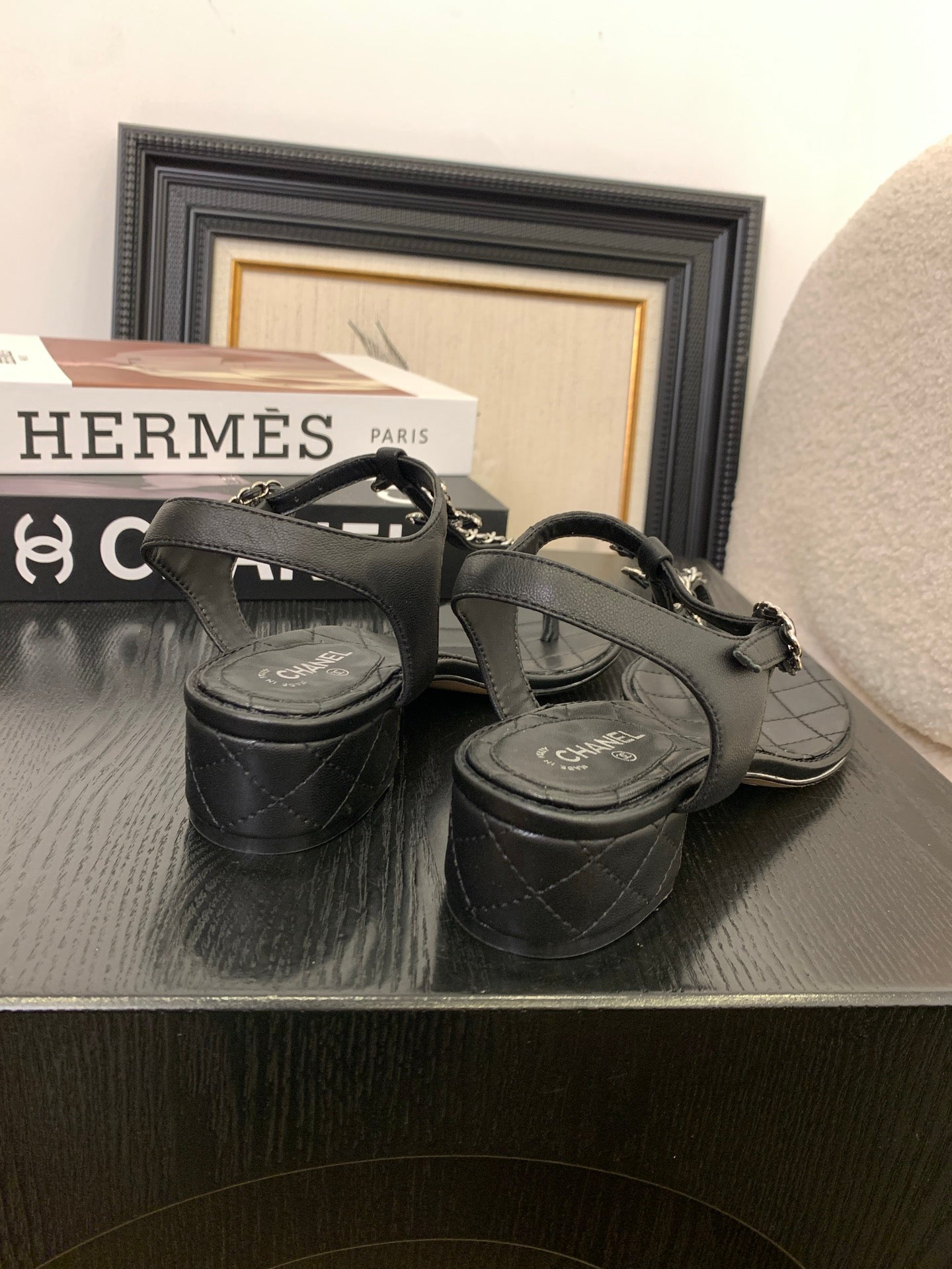 CC 25 Thong Sandal Double C Leather