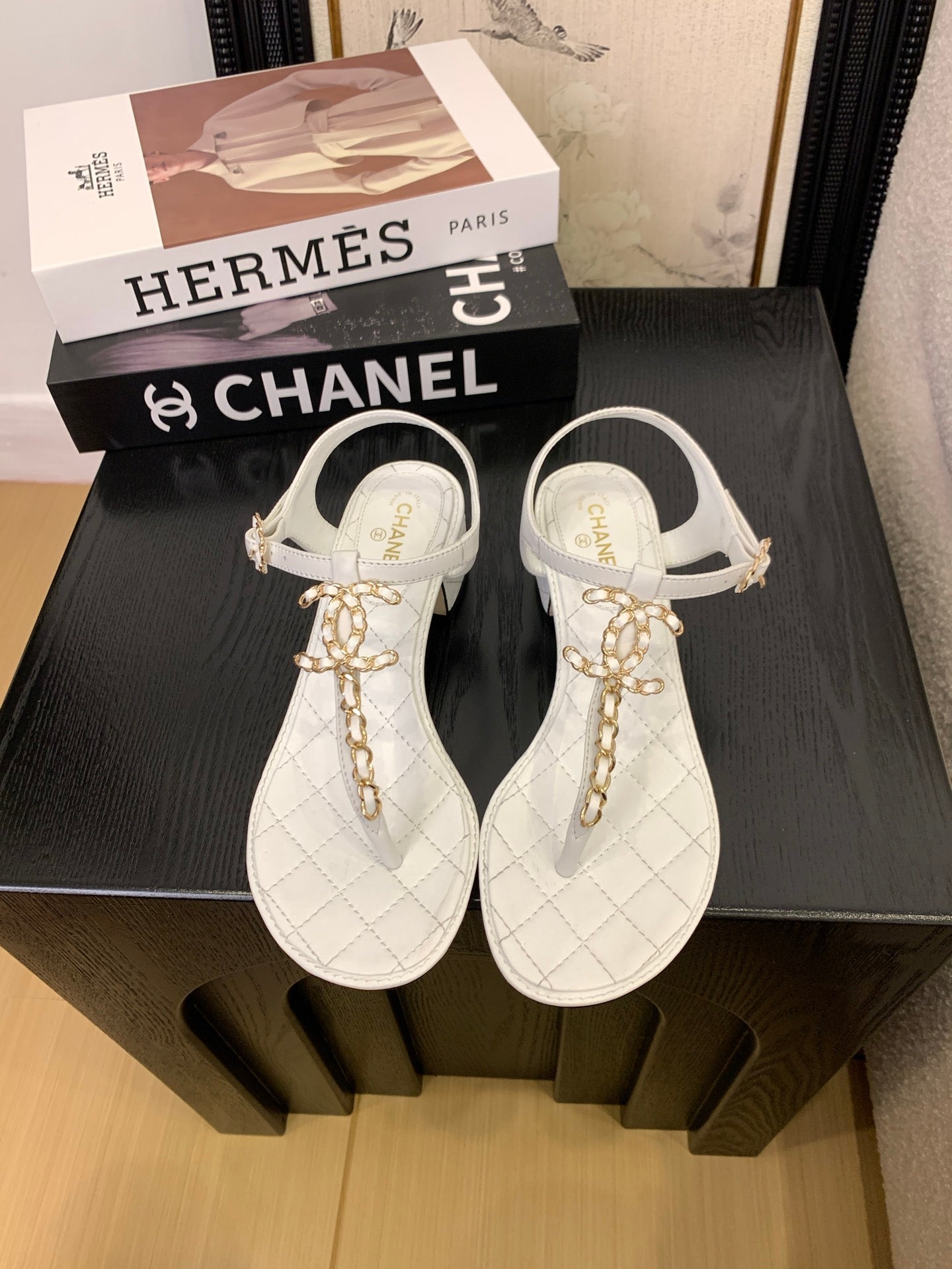 CC 25 Thong Sandal Double C Leather