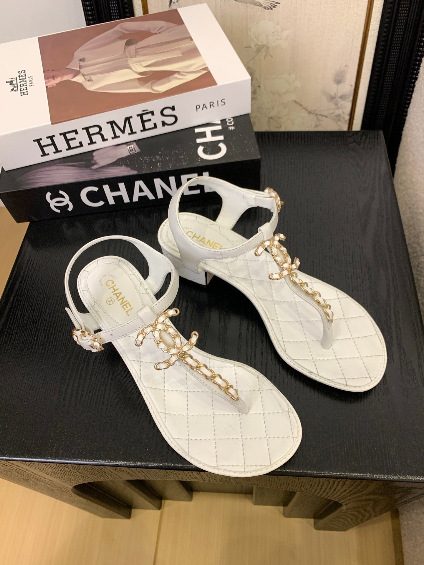 CC 25 Thong Sandal Double C Leather