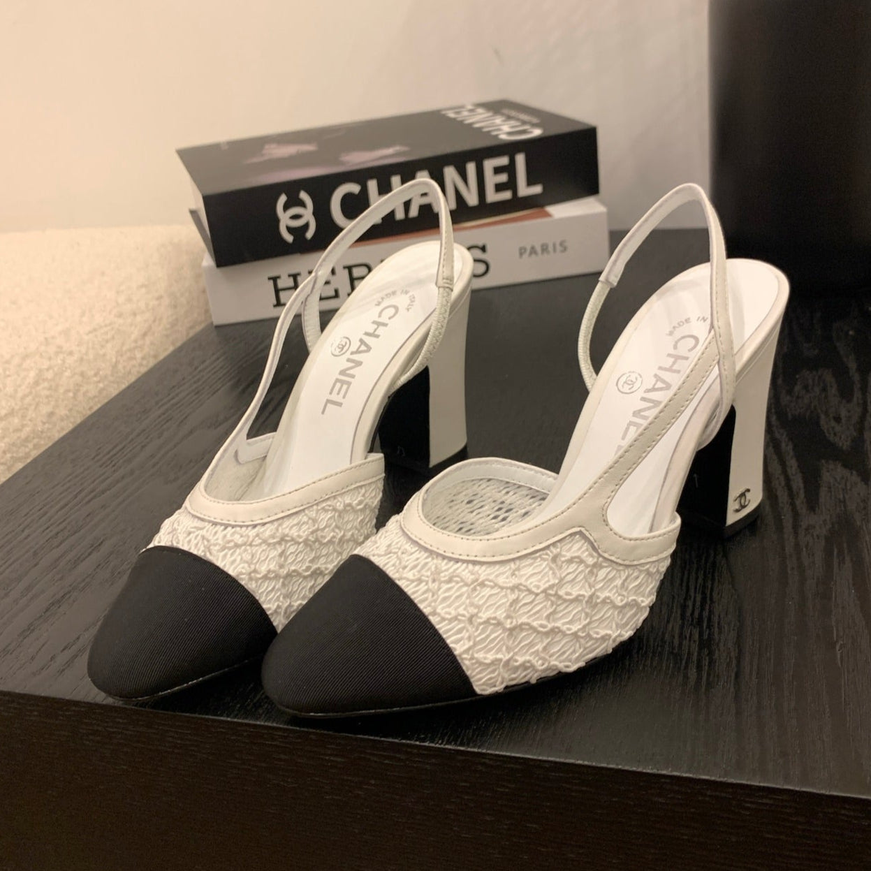 CC 25 Sandal Heel 85mm White Fabric Black Grosgrain