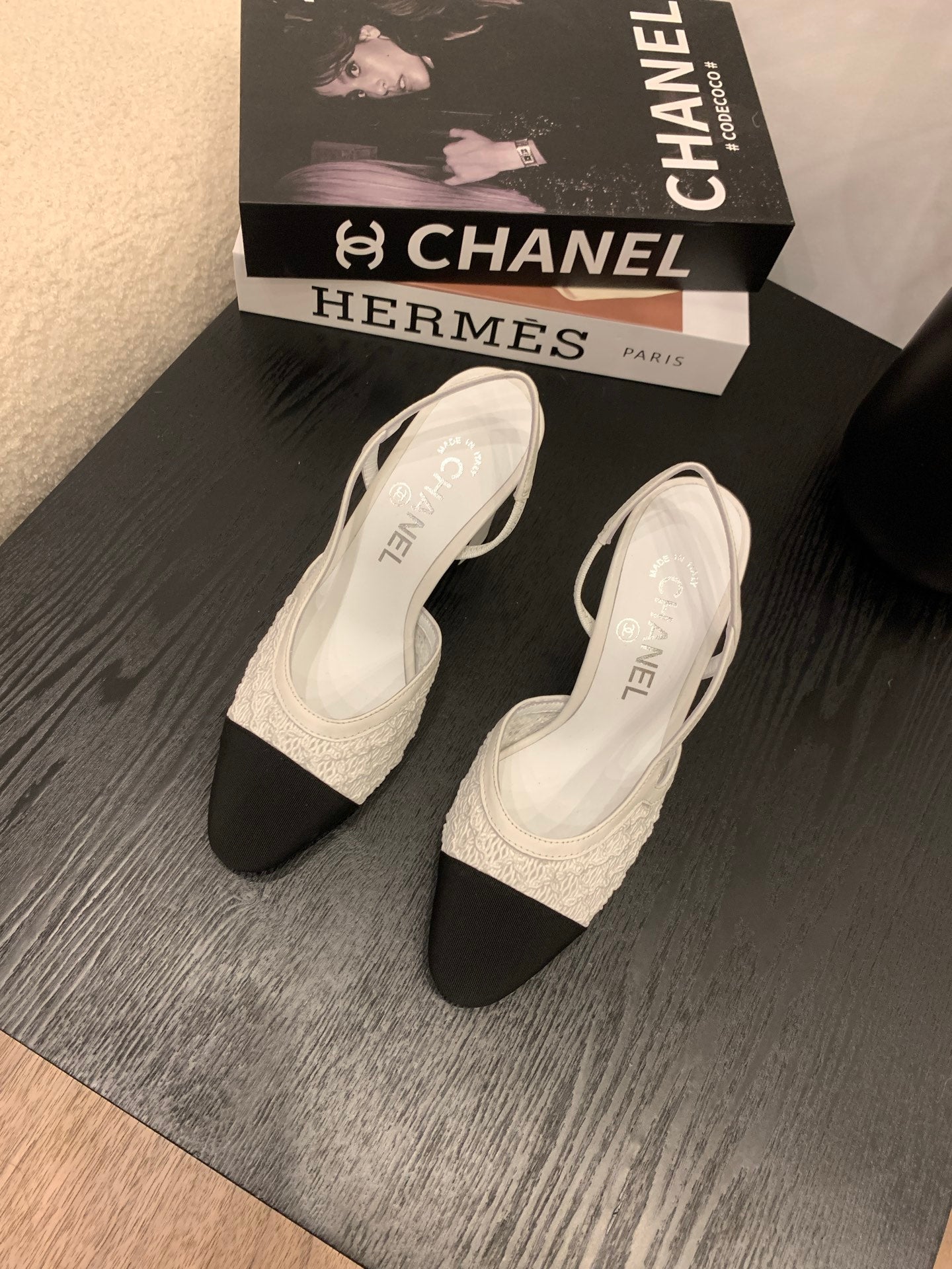 CC 25 Sandal Heel 85mm White Fabric Black Grosgrain