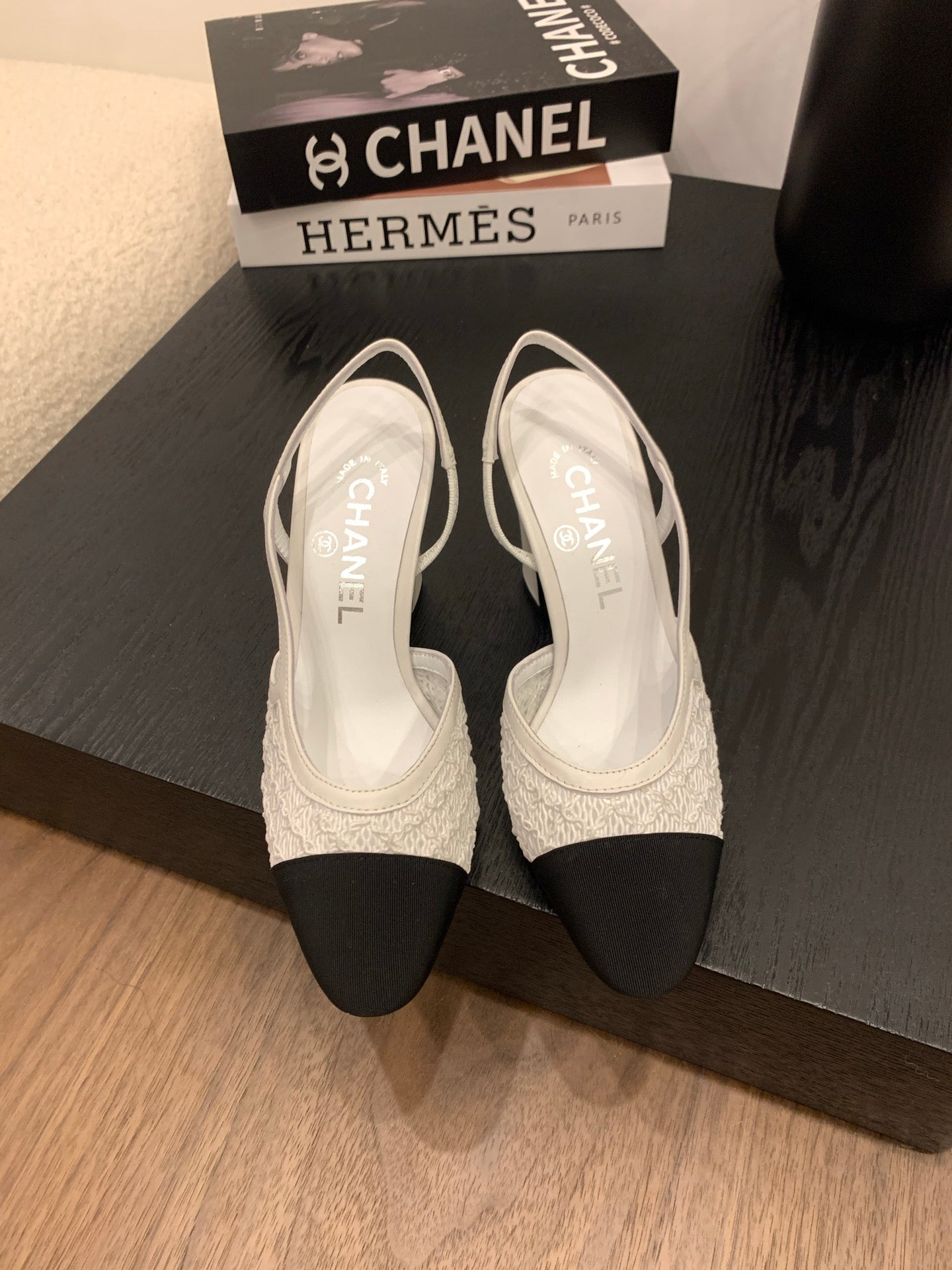 CC 25 Sandal Heel 85mm White Fabric Black Grosgrain