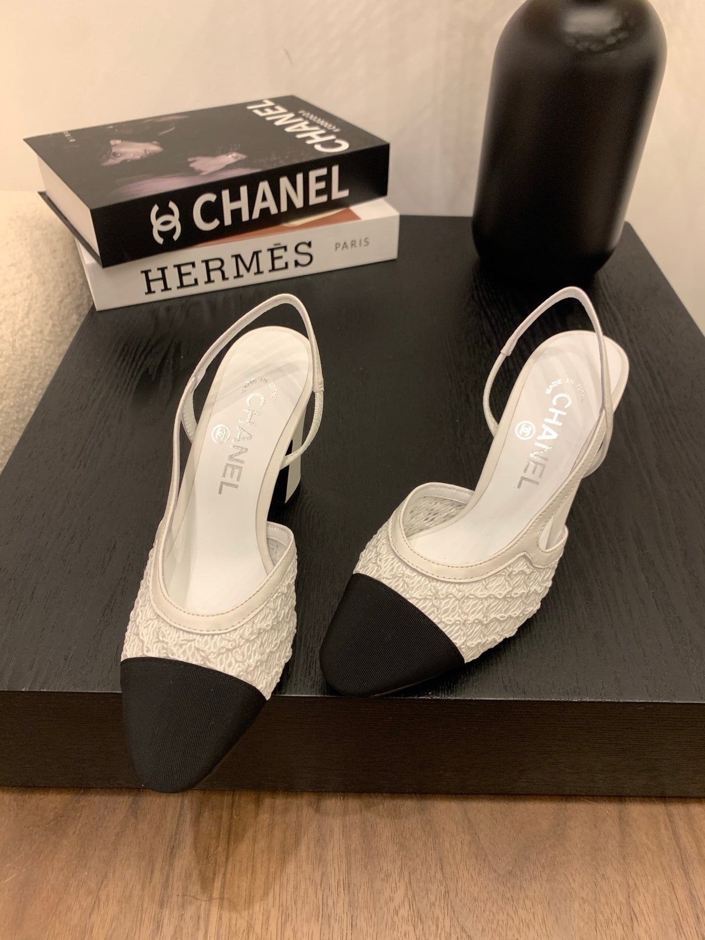 CC 25 Sandal Heel 85mm White Fabric Black Grosgrain