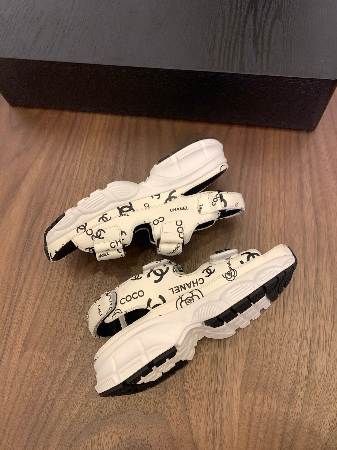 CC Toe Sandals White Mix Camellia Pattern Leather 299536