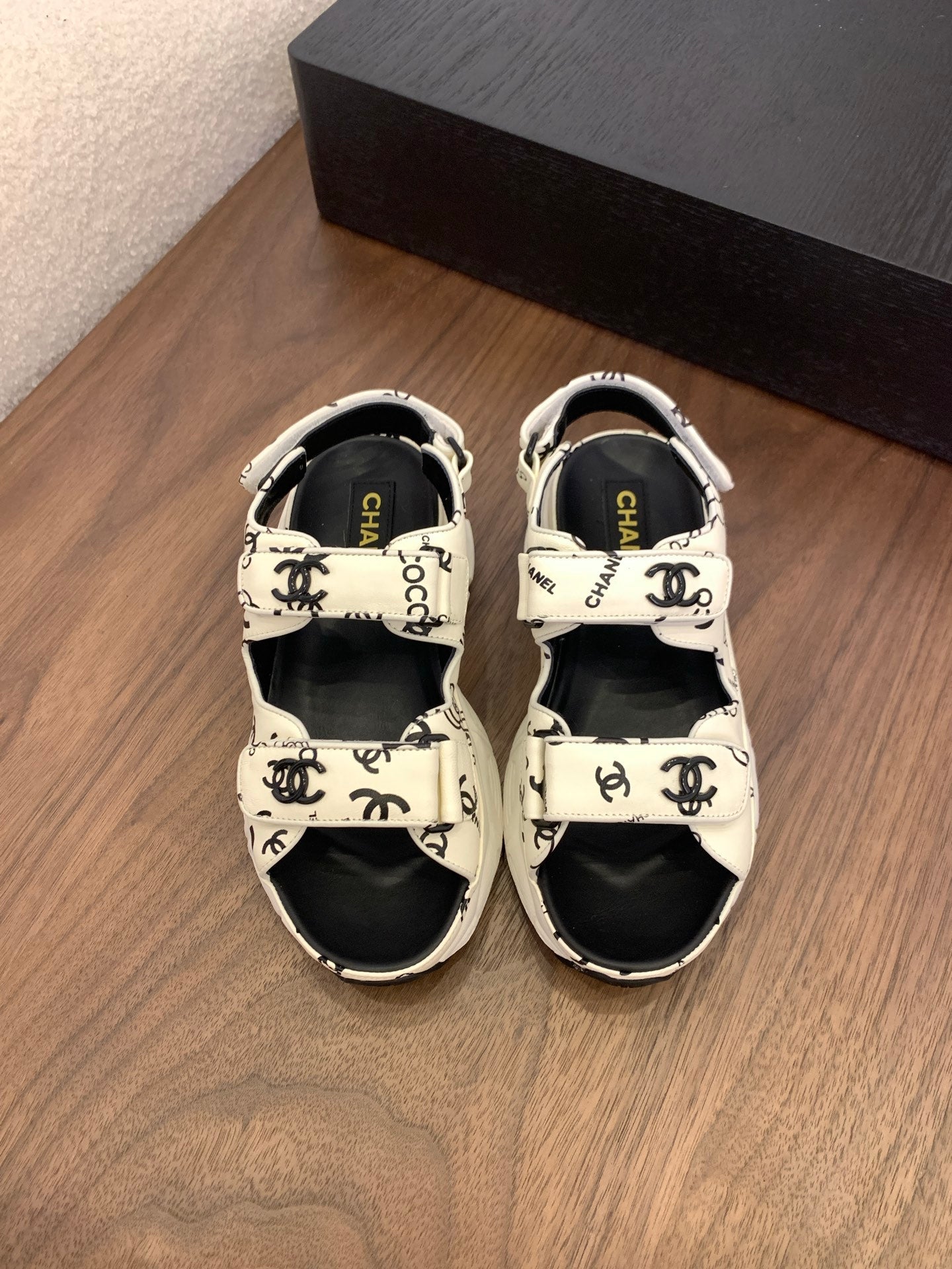 CC Toe Sandals White Mix Camellia Pattern Leather 299536