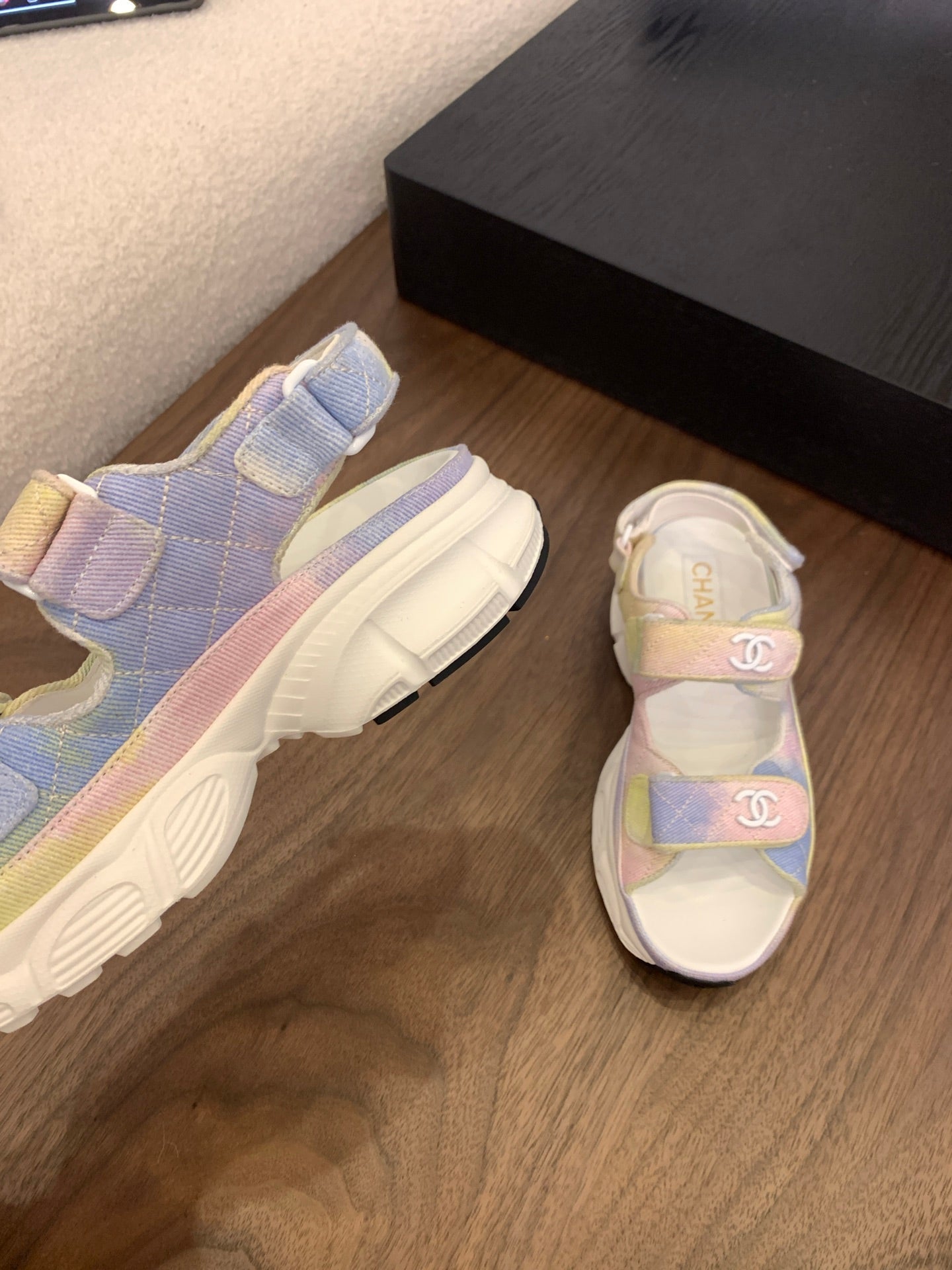 CC Toe Sandals White Mix Ombre Leather 299538