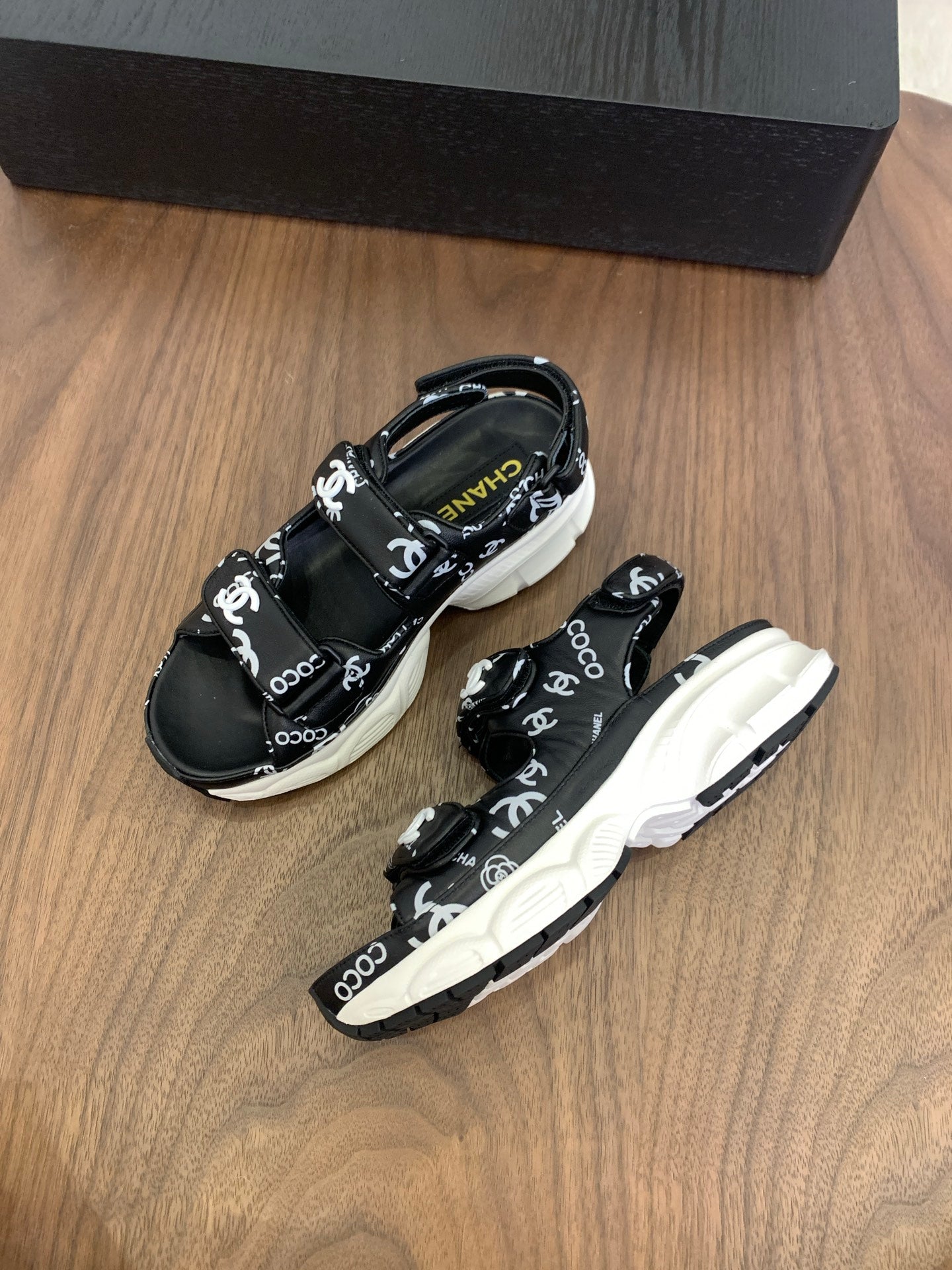 CC Toe Sandals Black Mix Camellia Pattern Leather 299539