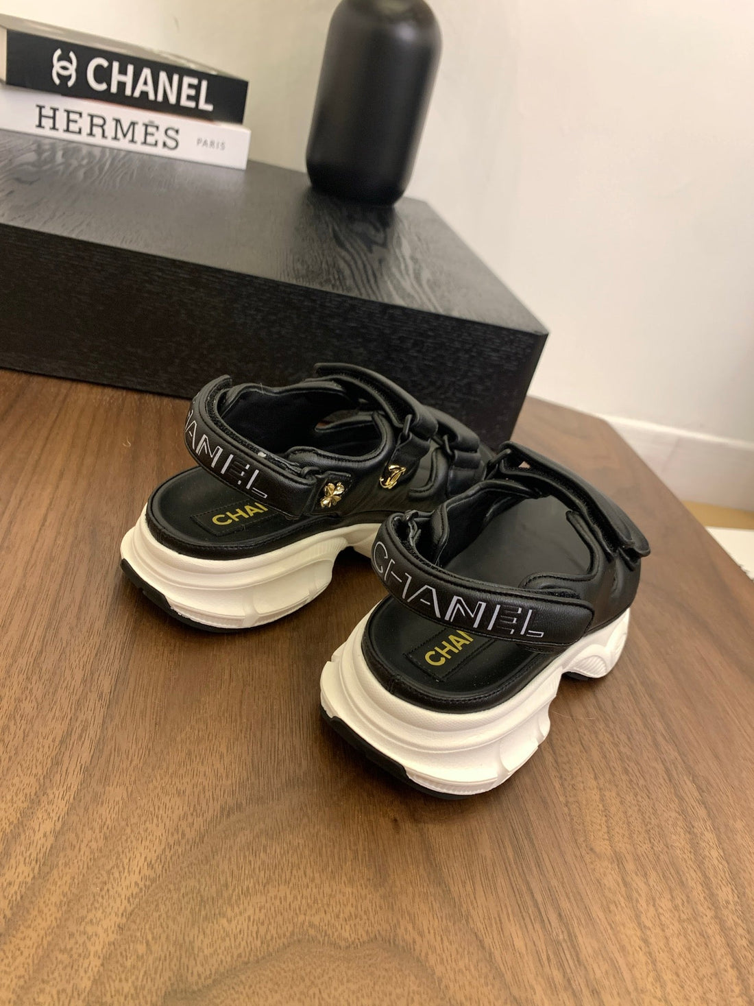 CC Toe Sandals Black With White Leather 299543