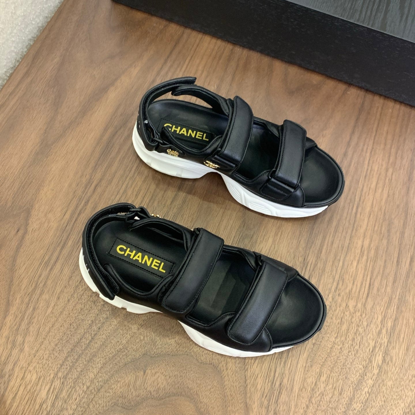 CC Toe Sandals Black With White Leather 299543