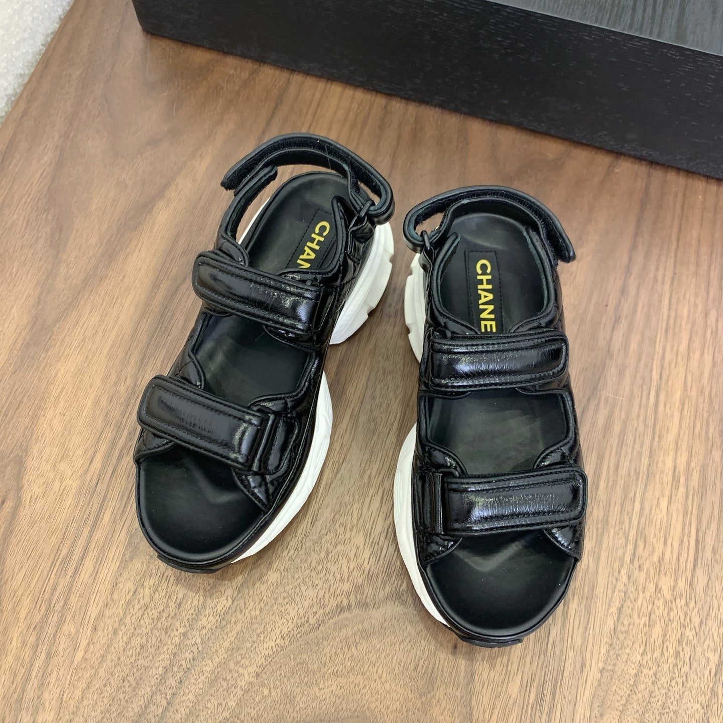 CC Toe Sandals Black With White Patent Leather 299544