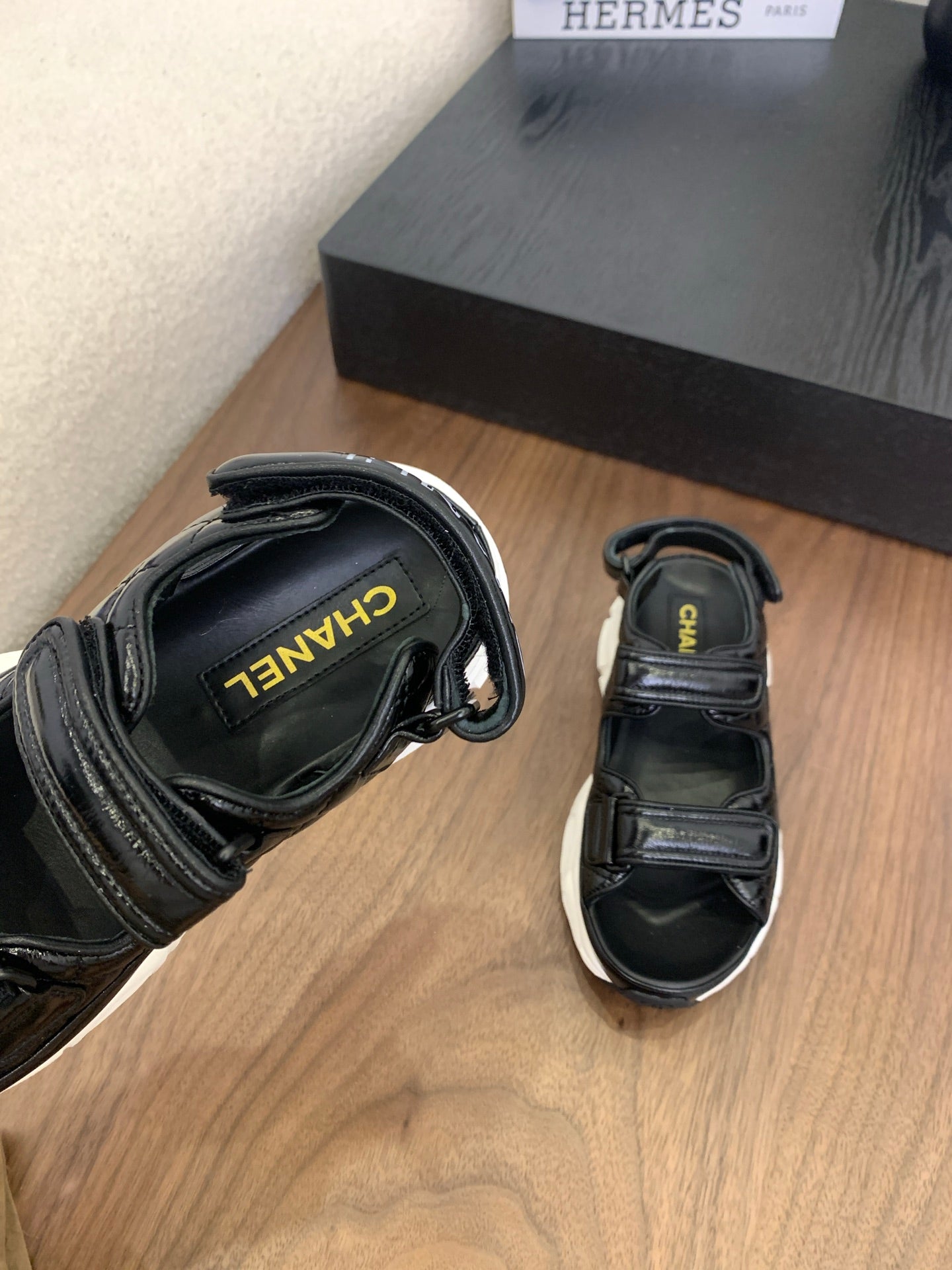 CC Toe Sandals Black With White Patent Leather 299544