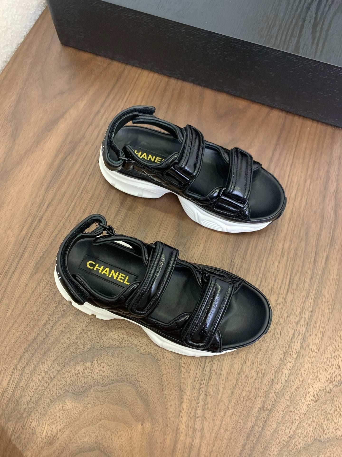 CC Toe Sandals Black With White Patent Leather 299544