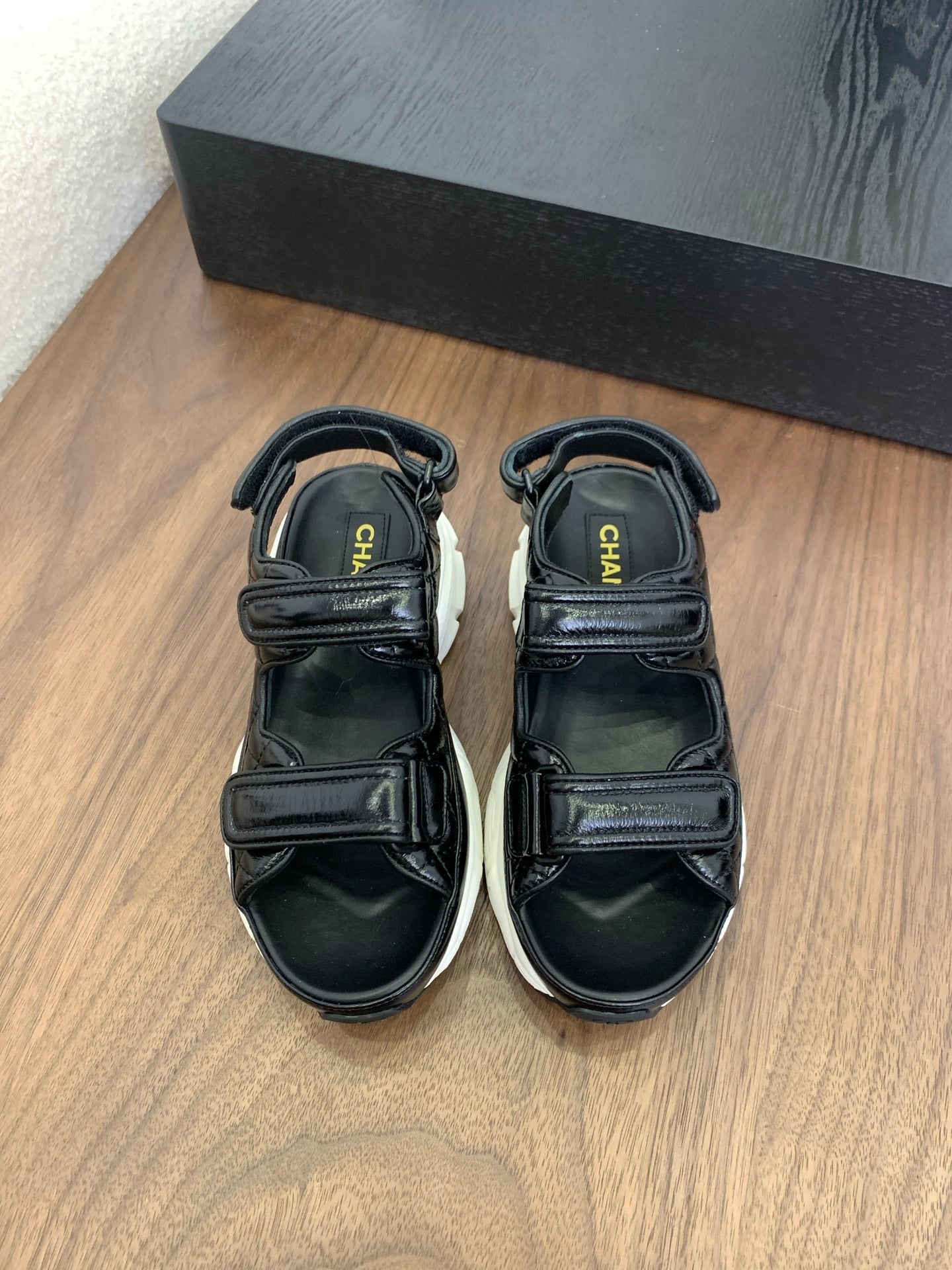 CC Toe Sandals Black With White Patent Leather 299544